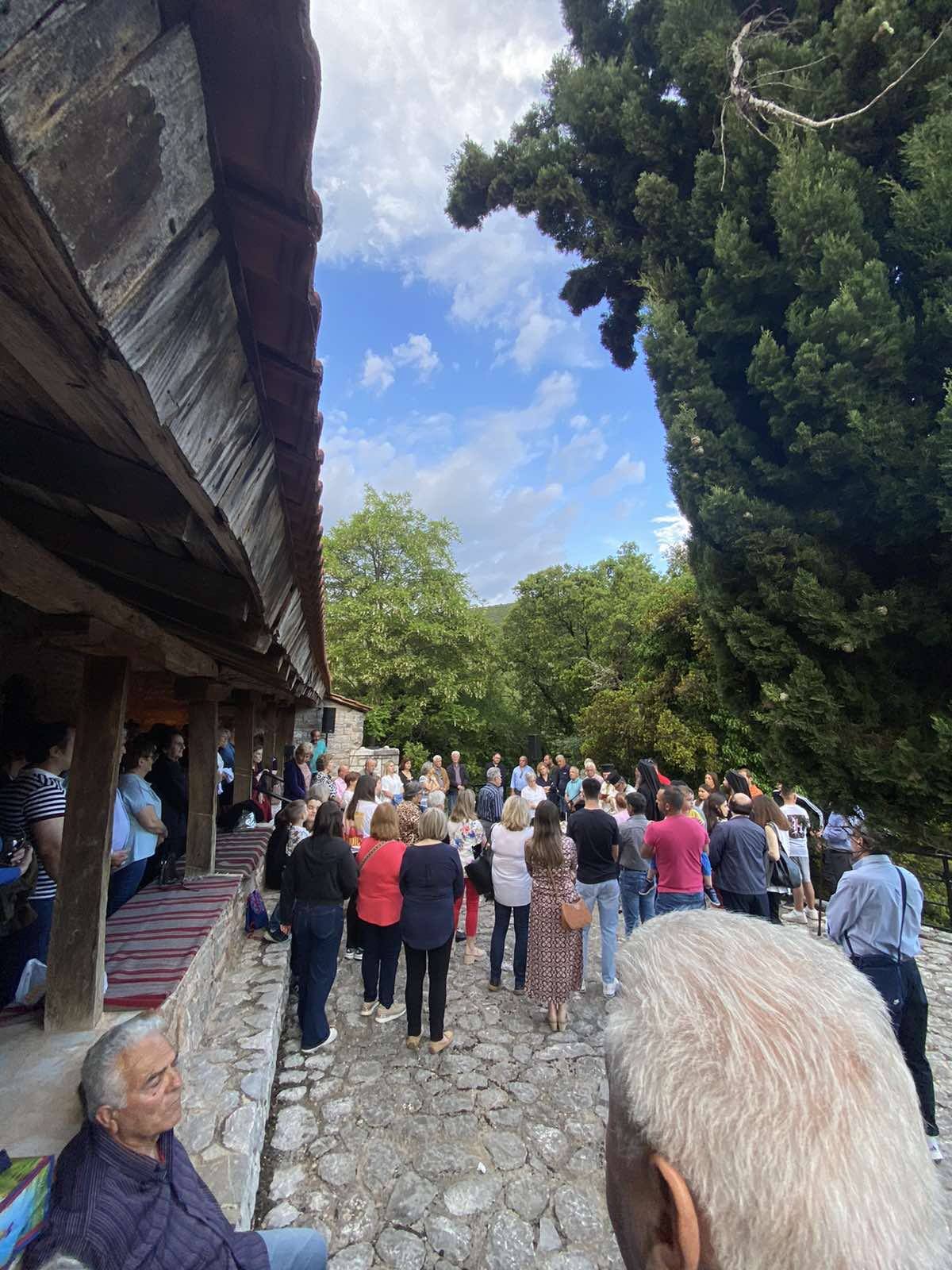 Με άλογα  έγινε η υποδοχή της Τιμιας Κάρας του Αγίου Σεραφείμ  στην Ανάβρα Μαγνησίας (ΦΩΤΟ)