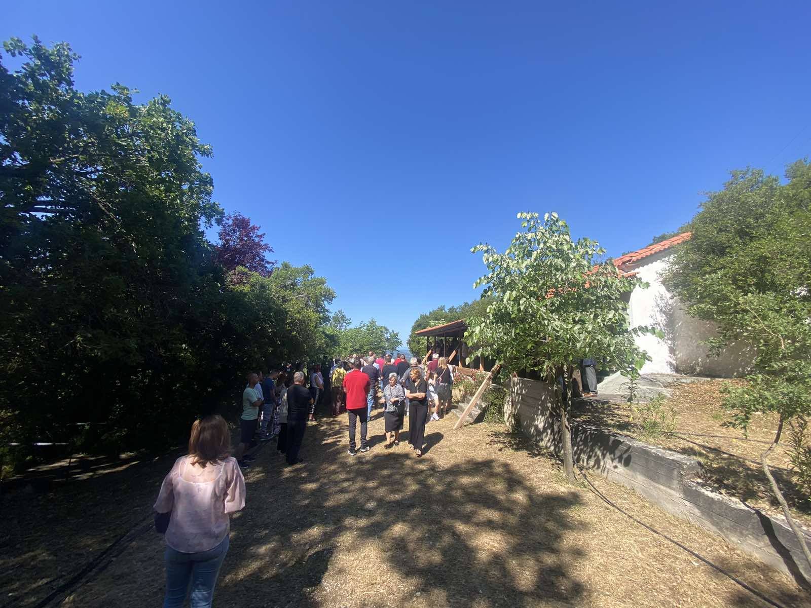 Γλέντι των Απανταχού Αναβριωτών στο ξωκκλήσι της  Αγίας Τριάδας στη Γκούρα (ΦΩΤΠΟ+video)