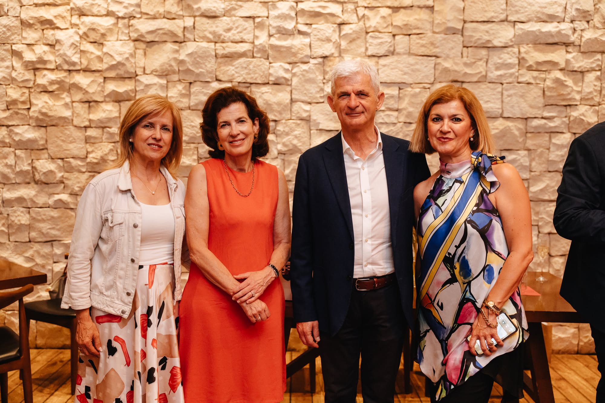 Η πρέσβης της Γαλλίας στην Ελλ΄άδα επισκέφτηκε τη Λάρισα και το αρχαίο θέατρο (ΦΩΤΟ)