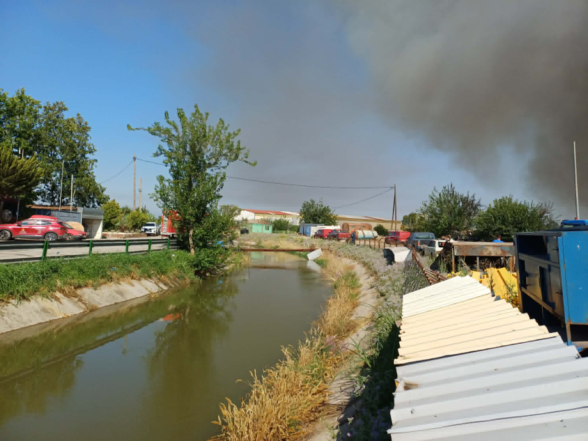 Σε συνήθη επίπεδα οι μετρήσεις ποιότητας του αέρα μετά την πυρκαγιά στο Ομορφοχώρι – Συνεχής παρακολούθηση από την Περιφέρεια