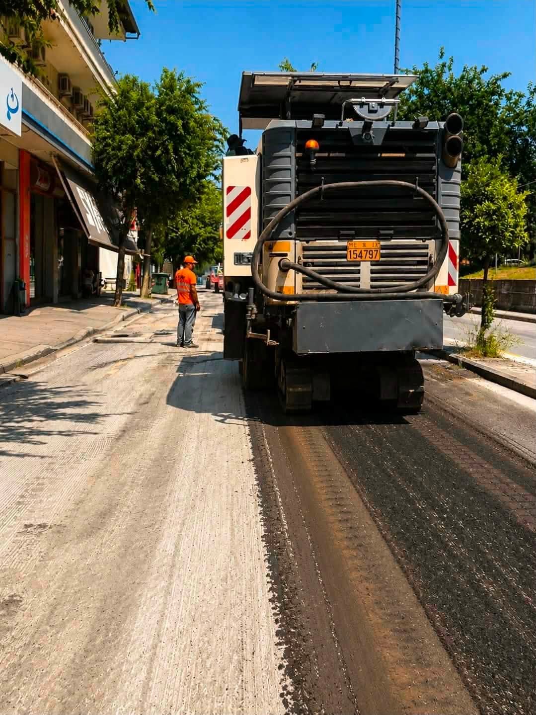 Ασφαλτοστρώσεις από τη ΔΕΥΑΛ 7200 τ.μ. στη Γεωργιάυ και τον κόμβο Αγίου Αχιλλίου (ΦΩΤΟ)