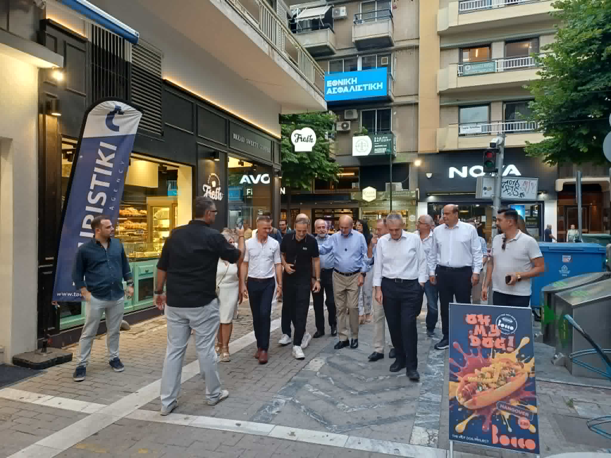 Κ. Χατζηδάκης από τη Λάρισα: Εκλογές την άνοιξη του 2027- βόλτα στο εμπορικό κέντρο της πόλης (ΦΩΤΟ)