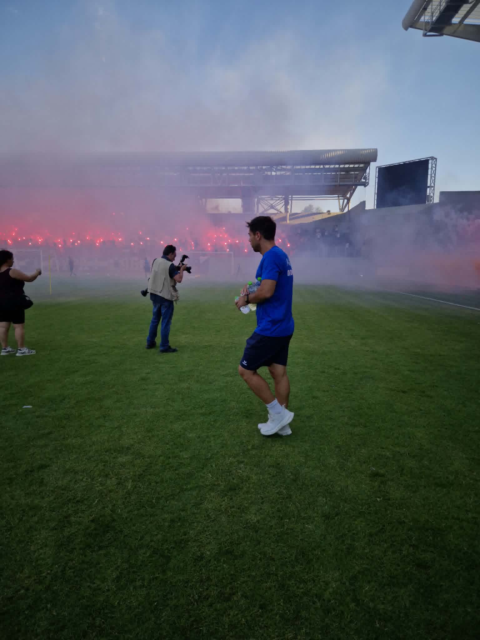 Ενθουσιασμός και καυτή ατμόσφαιρα στην πρώτη της ΑΕΛ (ΦΩΤΟ+video)