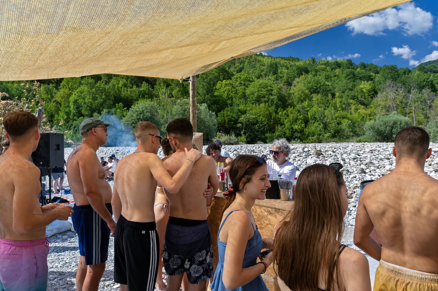 Δείτε εικόνες από το χθεσινό River Party στον Αχελώο («Ασπροπόταμο»), στην «παραλία» Μεσοχώρας Τρικάλων (ΦΩΤΟ)