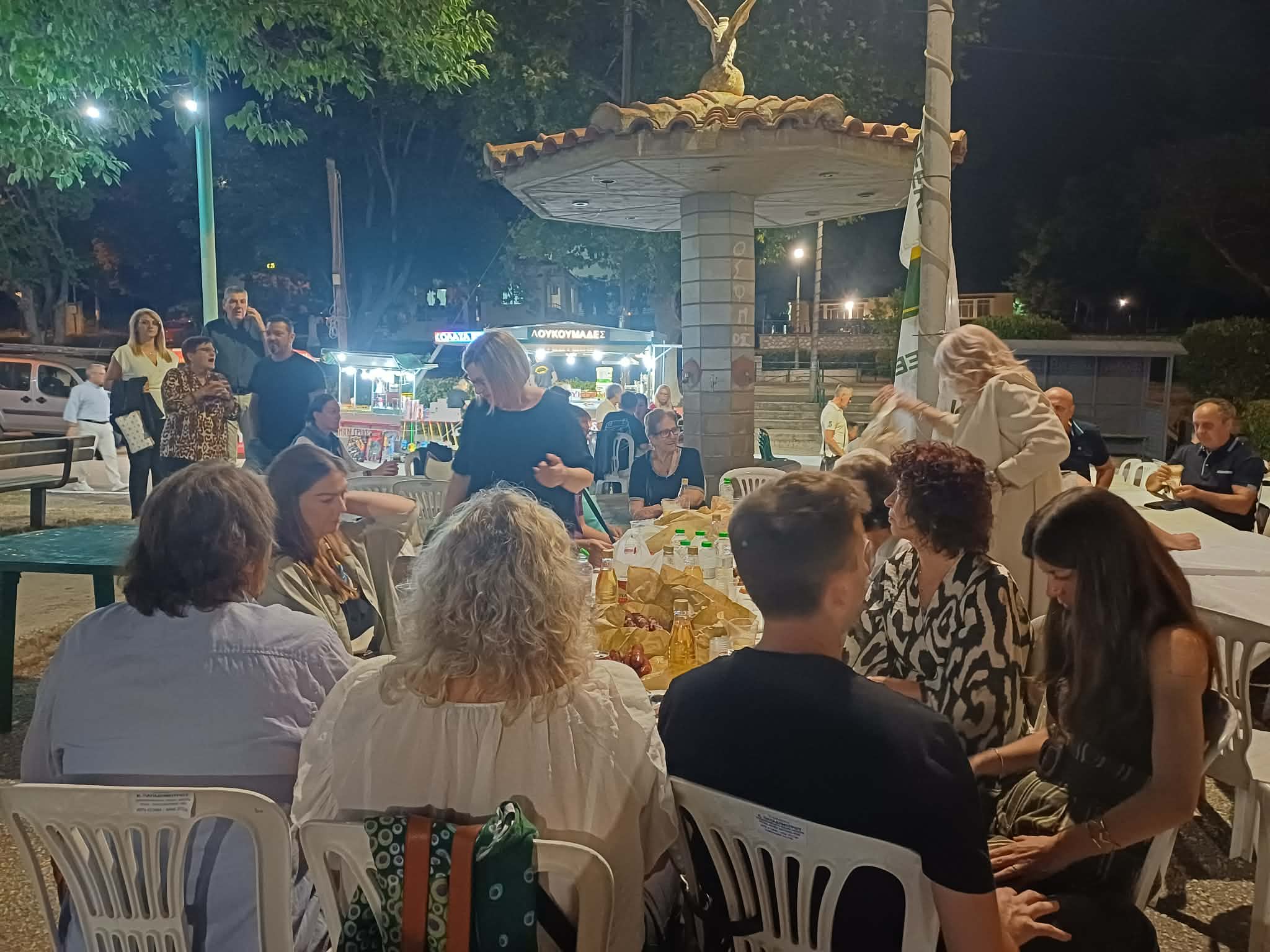 Πλήθος κόσμου στη γιορτή φιστικού στη Νέα Λεύκη (ΦΩΤΟ)