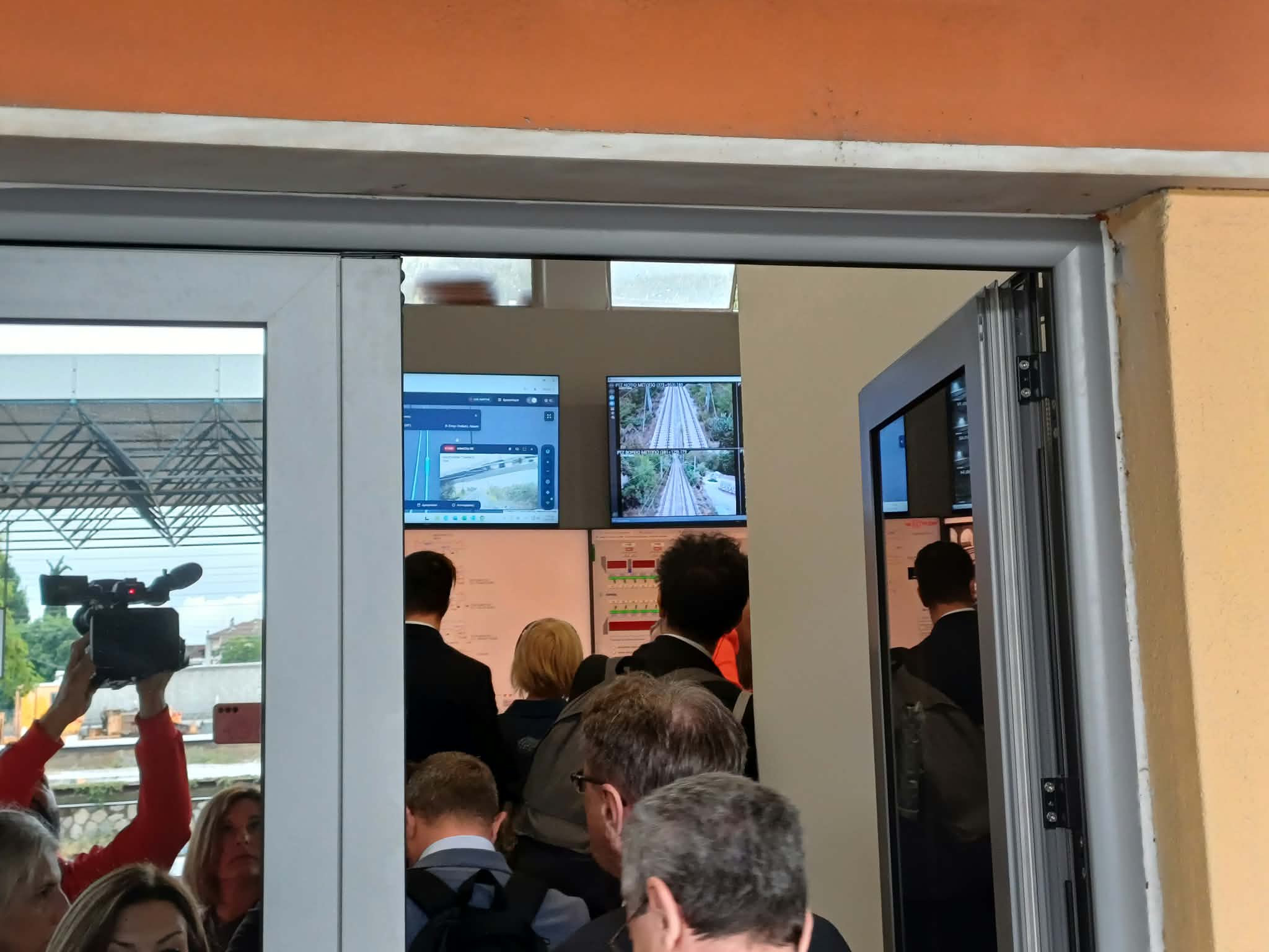 Στο Κέντρο Τηλεδιοίκησης του ΟΣΕ στη Λάρισα η αντιπροσωπεία των ευρωβουλευτών (ΦΩΤΟ)
