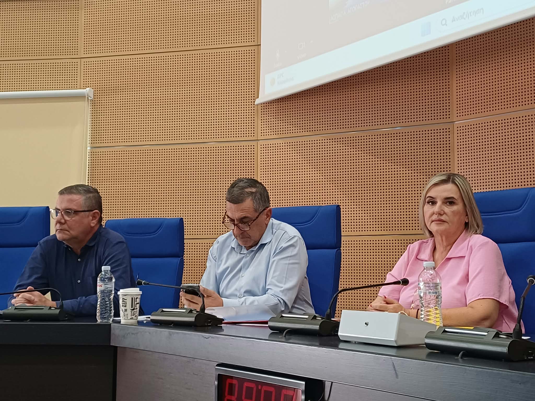 «Σε ομηρία» 57 εργαζόμενες στην καθαριότητα σε Τρίκαλα και Καρδίτσα – Παρέμβαση στο Περιφερειακό Συμβούλιο