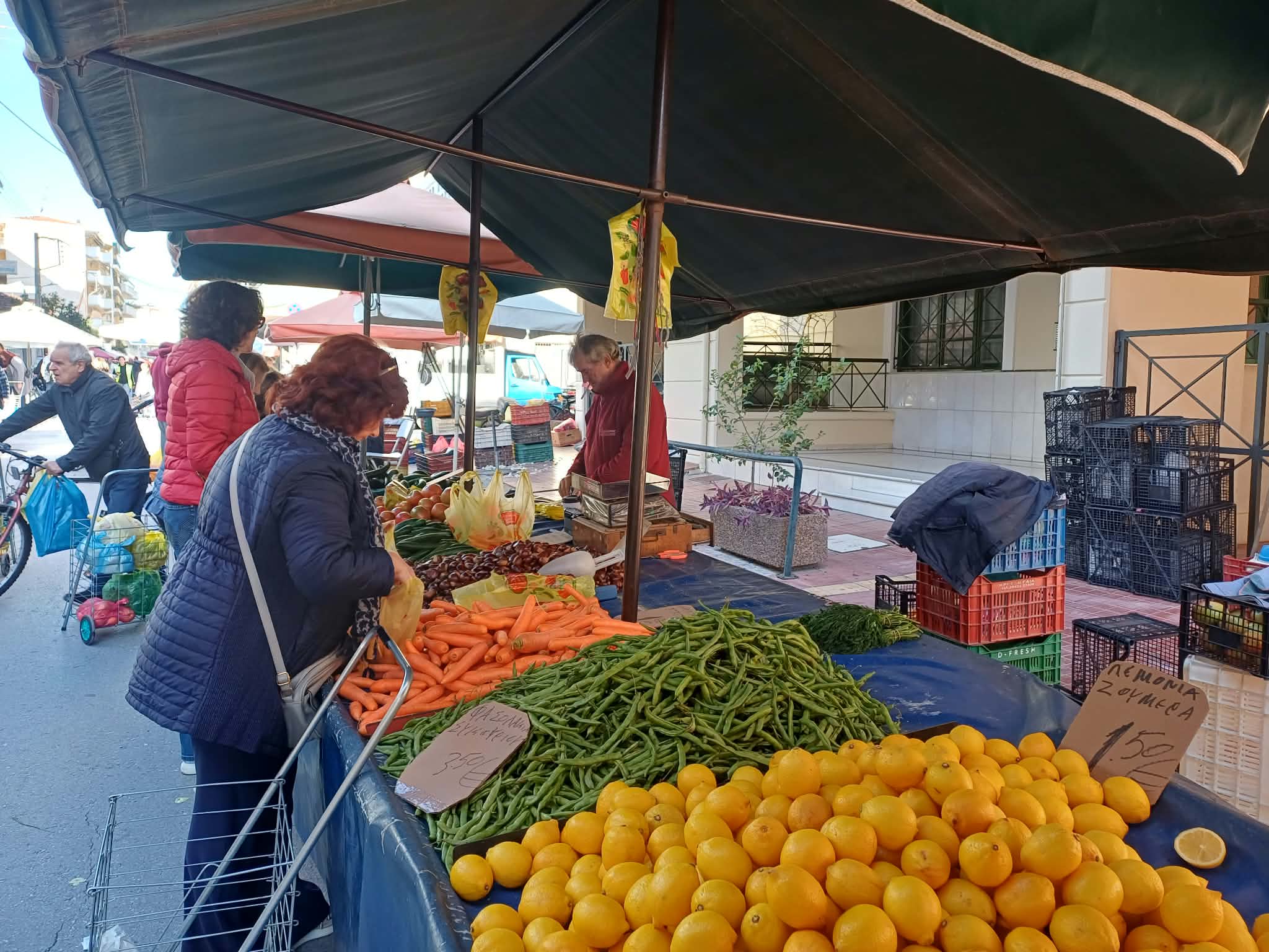 Λαϊκή αγορά Λάρισας: Μισθοί και συντάξεις φτάνουν για τις πρώτες 15 ημέρες – Επανήλθε το «τεφτέρι»