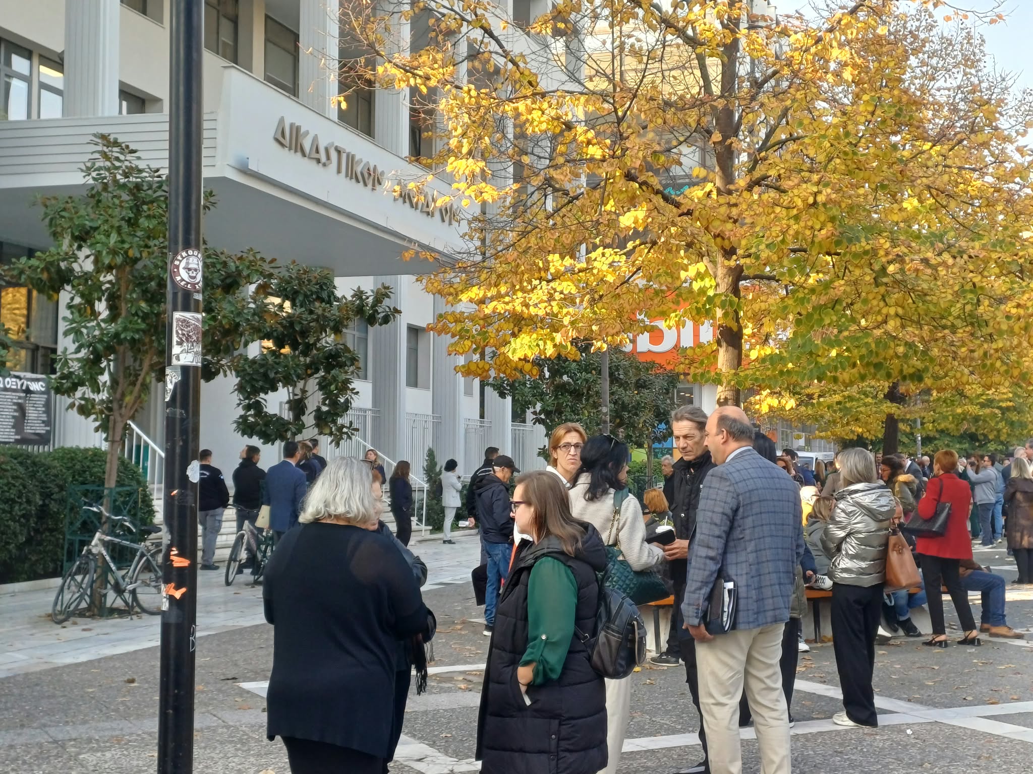 Συναγερμός στα Δικαστήρια Λάρισας για βόμβα – Φάρσα το τηλεφώνημα (ΦΩΤΟ)
