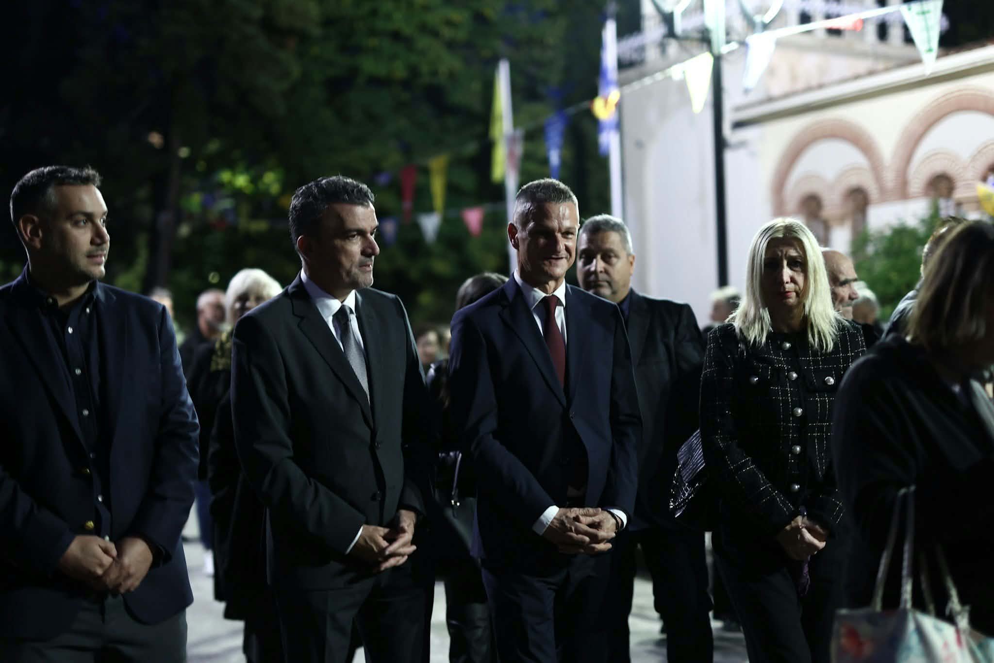 Πλήθος πιστών στον πανηγυρικό Εσπερινό του Αγίου Δημητρίου στη Νέα Σμύρνη Λάρισας (ΦΩΤΟ)