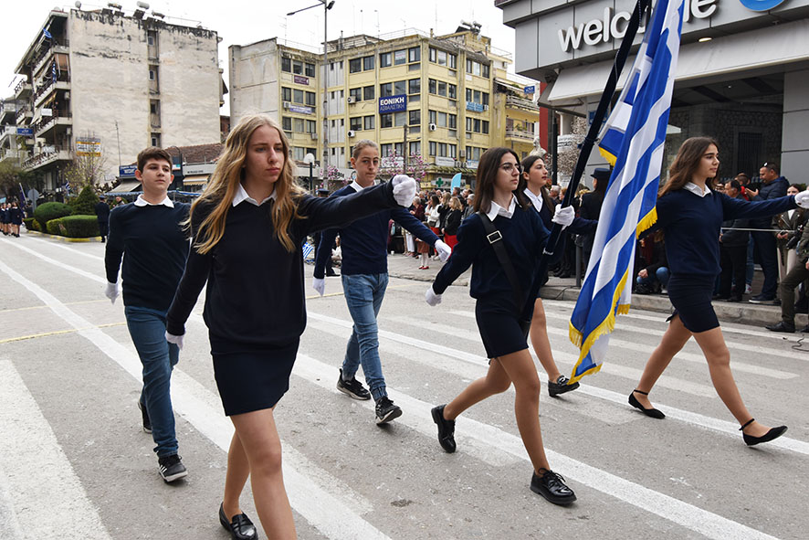Με λαμπρότητα η παρέλαση στην Καρδίτσα (φωτό+βίντεο)