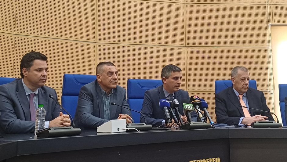 Έπεσαν οι υπογραφές για τις 4 συμβάσεις αποκατάστασης οδικών υποδομών στη Θεσσαλία  παρουσία Δήμα (ΦΩΤΟ+video)