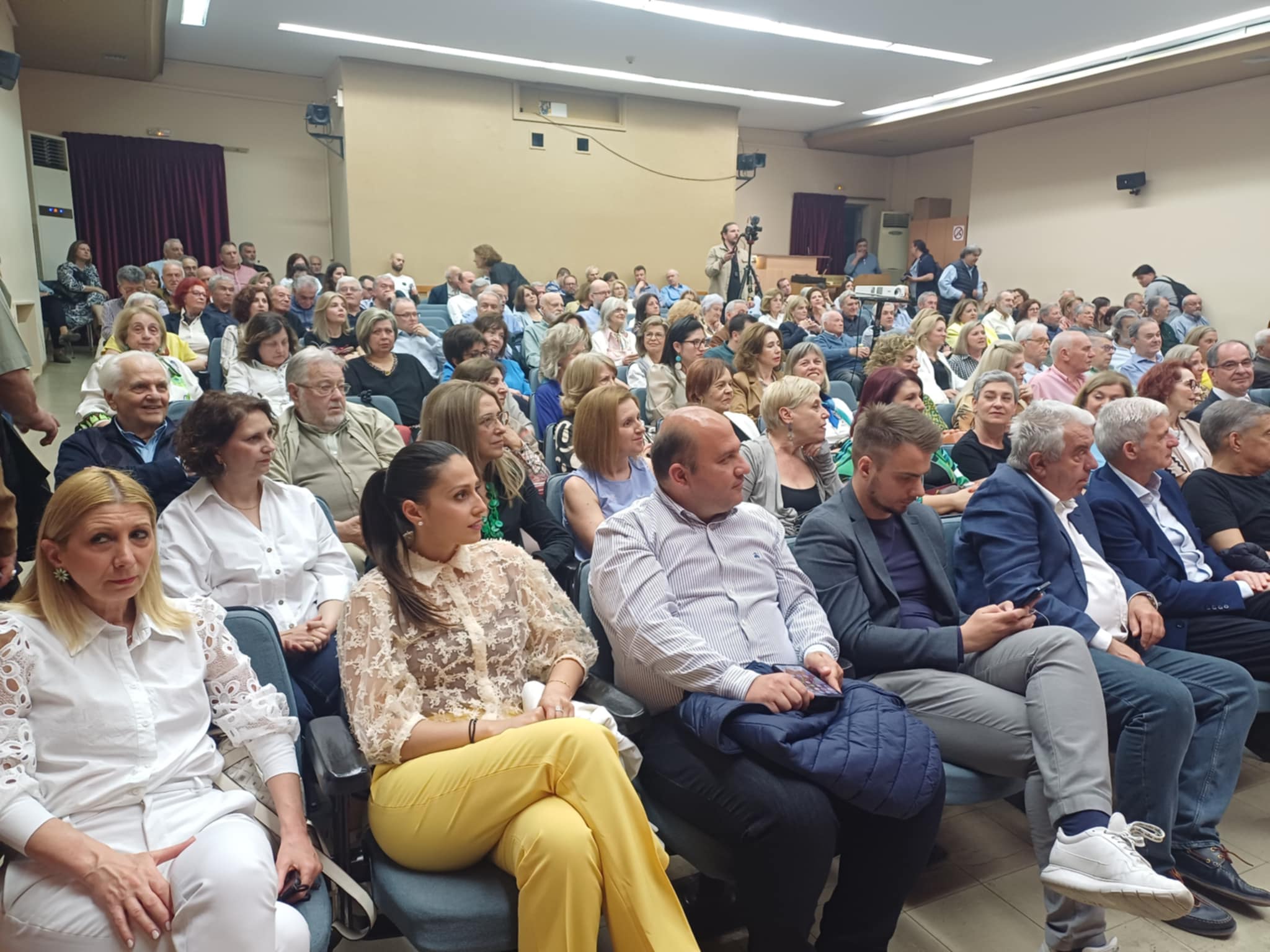Λάρισα: Παρουσιάστηκε το βιβλίο του Βασίλη Μίχου  «ΕΥΡΩΠΗ RESTART – Προκλήσεις και Προοπτικές μιας κουρασμένης Ηπείρου»