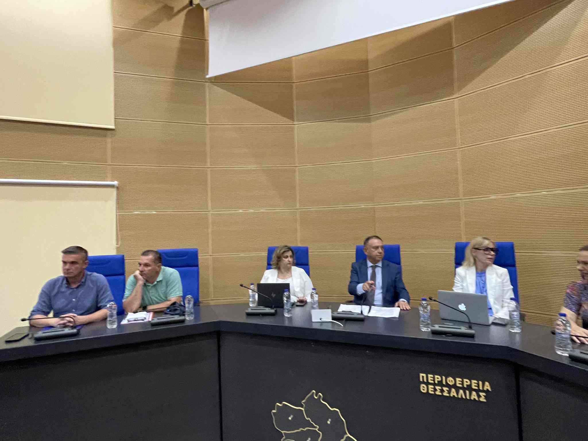 Ένταση στη σύσκεψη στην περιφέρεια με κτηνοτρόφους παρουσία Χρήστου Κέλλα (ΦΩΤΟ+βίντεο
