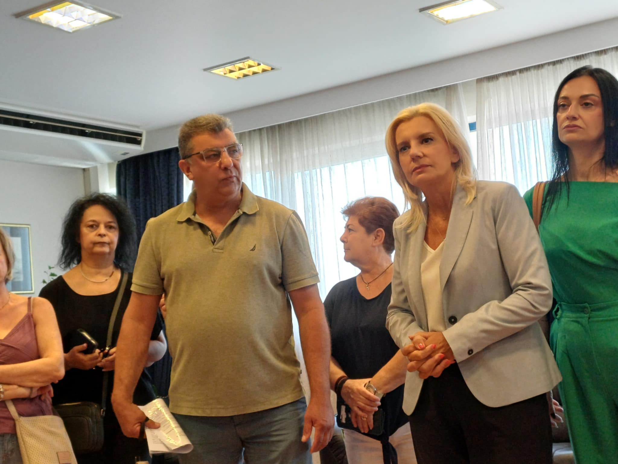 Απεργιακή συγκέντρωση δημοσίων υπαλλήλων Λάρισας στην Αποκεντρωμένη ενάντια στο νέο πειθαρχικό (ΦΩΤΟ+video)