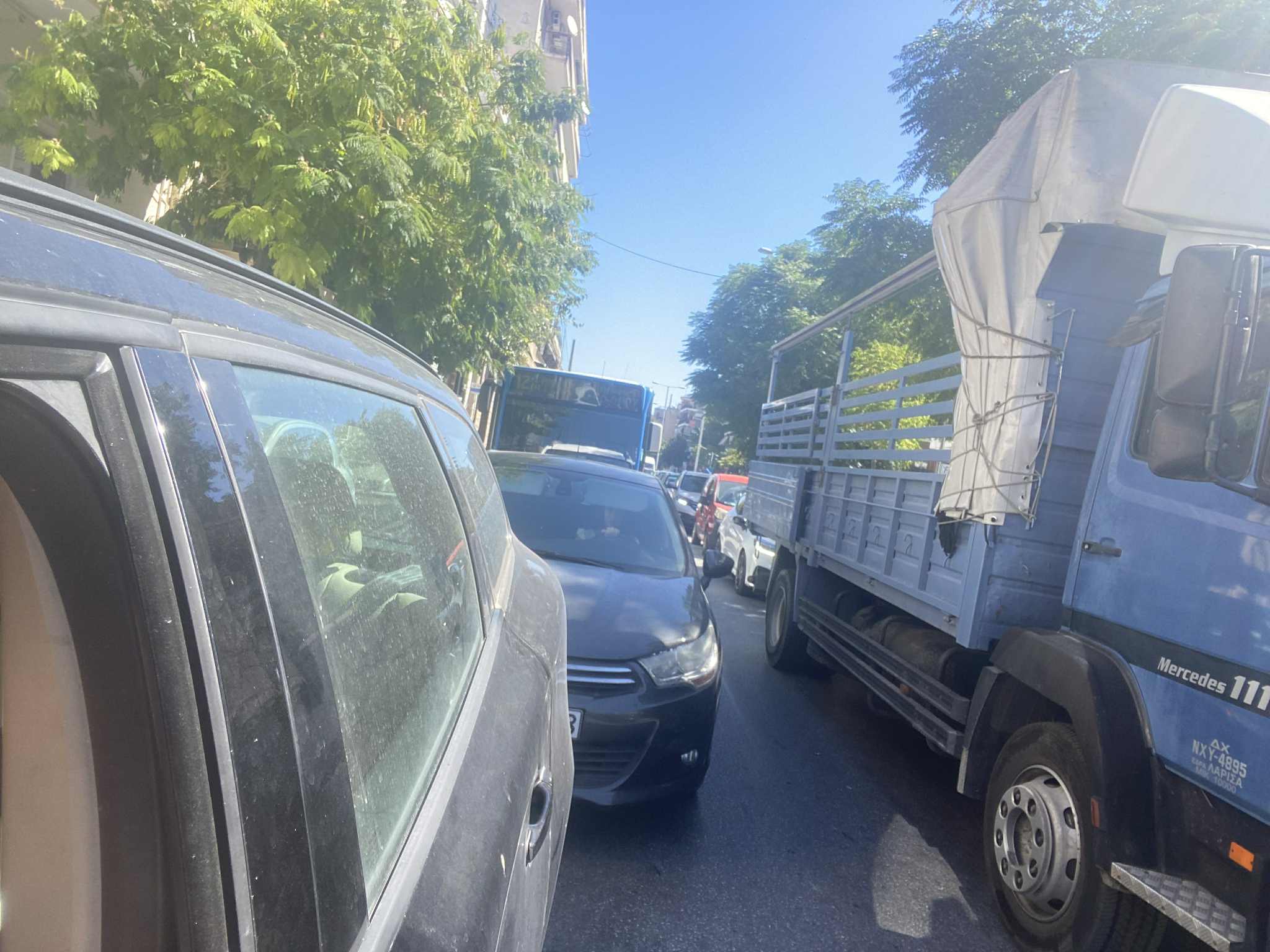 Απίστευτη ταλαιπωρία στην Ηρώων Πολυτεχνείου- τεράστιες ουρές και μποτιλιάρισμα λόγω έργων (ΦΩΤΟ)