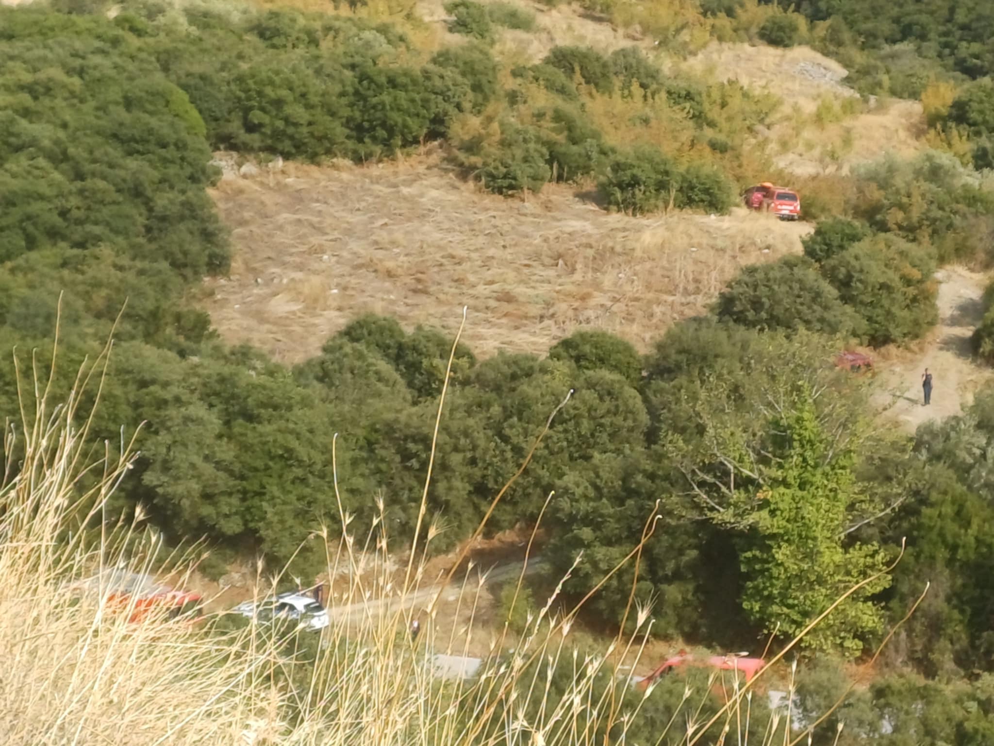 Λάρισα: Μεγάλη επιχείρηση της ΕΜΑΚ για εγκλωβισμένο άντρα σε σπηλιά – Φέρεται να έψαχνε λίρες -δείτε εικόνες