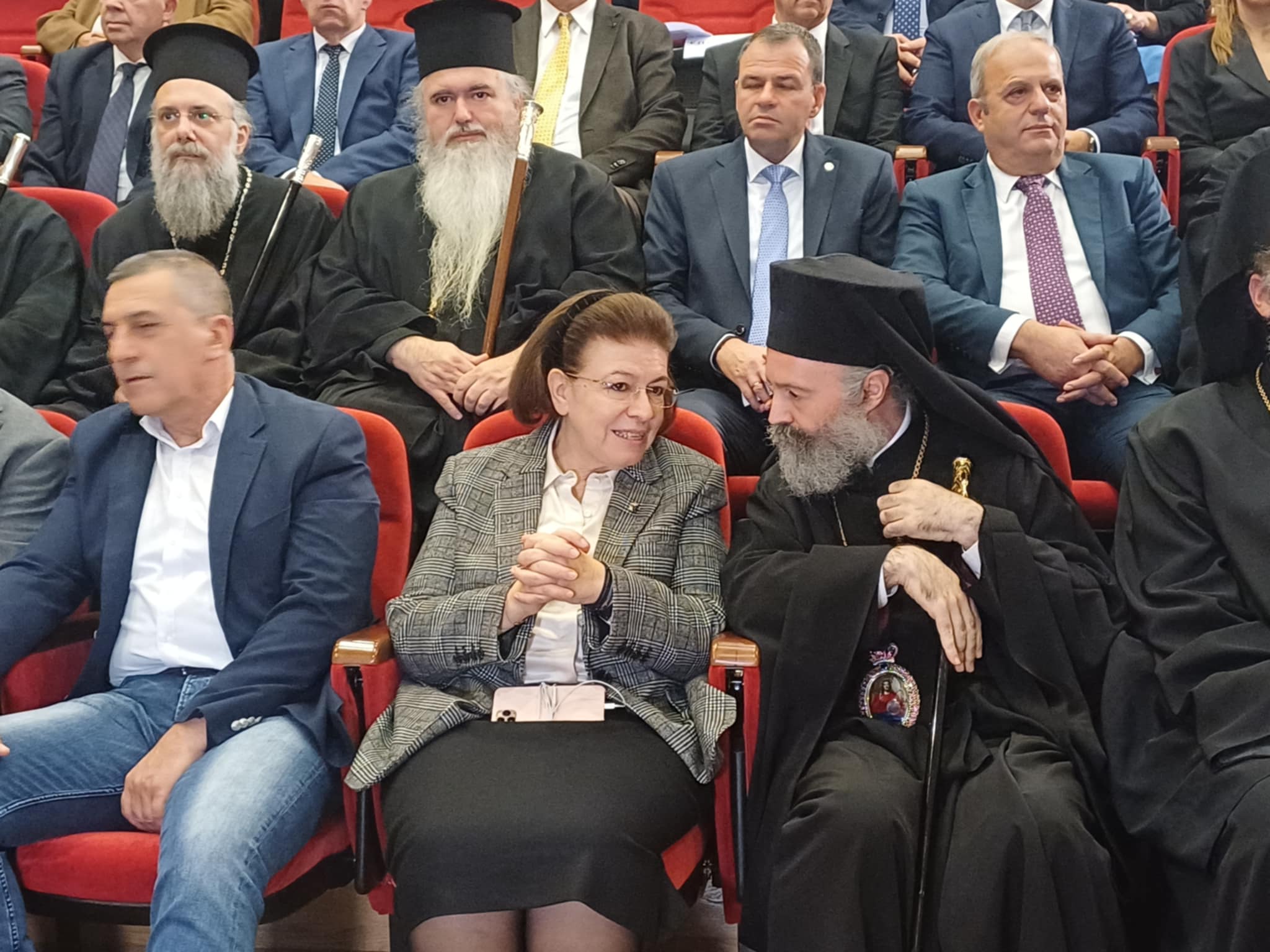 Συγκινητική βραδιά : Αναγόρευση του Αρχιεπισκόπου Αυστραλάις σε Επίτιμο Διδάκτορα της Ιατρικής Λάρισας ΦΩΤΟ)