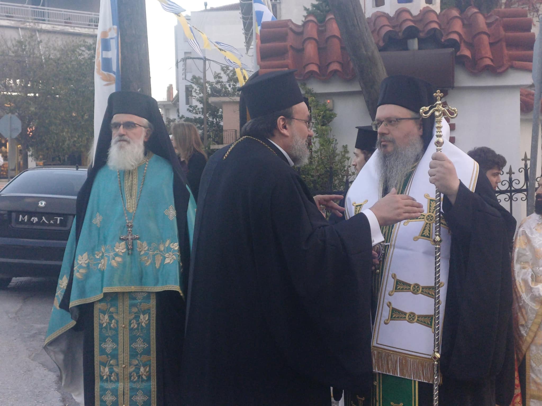 Πλήθος πιστών στη Λάρισα υποδέχτηκε τμήμα του Ιερού λειψάνου του Αγίου Στυλιανού (ΦΩΤΟ+video)