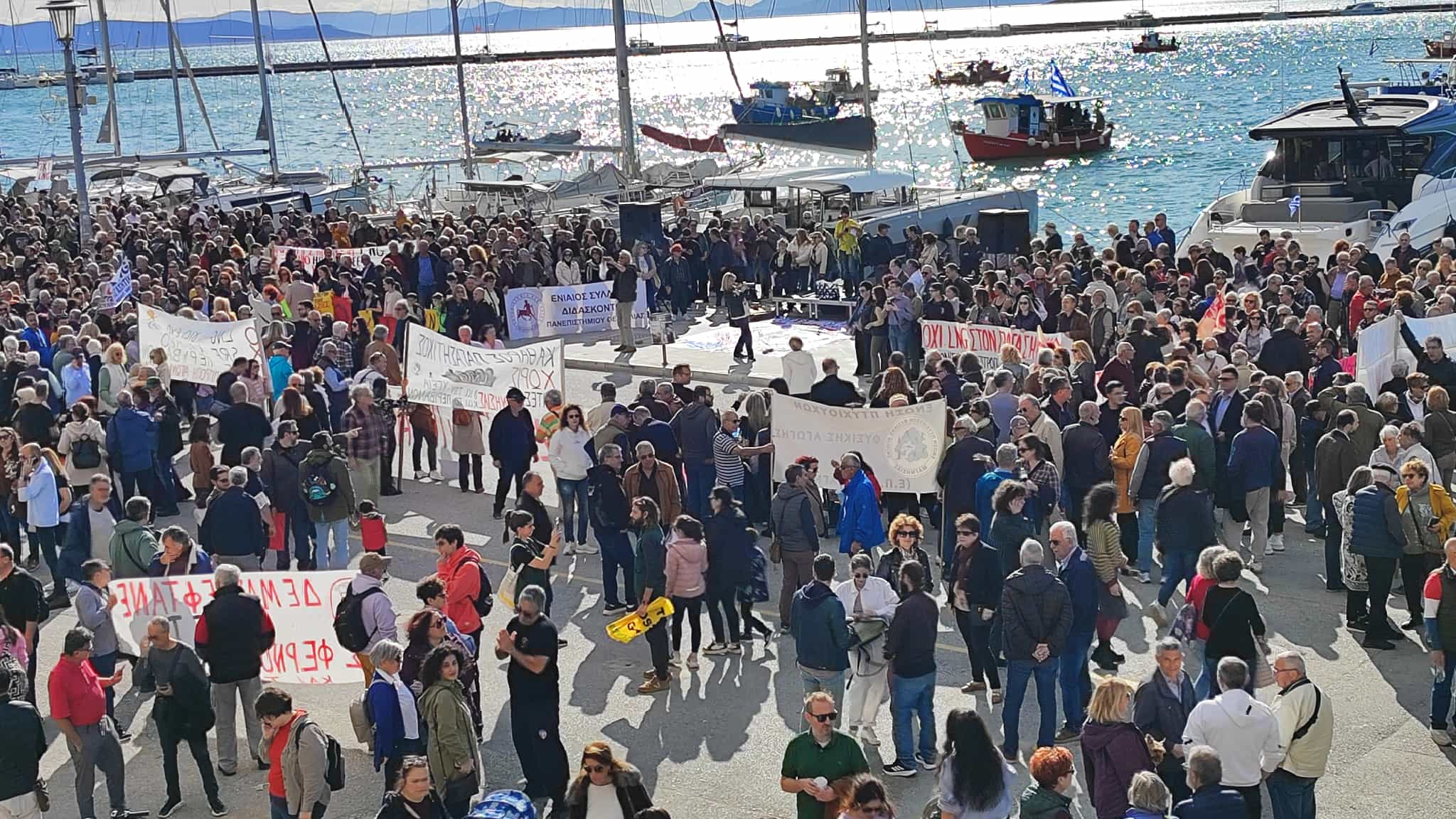 Χιλιαδες Πολίτες στην παραλία βροντοφωνάζουν ΟΧΙ  LNG  στον Παγασητικό (ΦΩΤΟ)