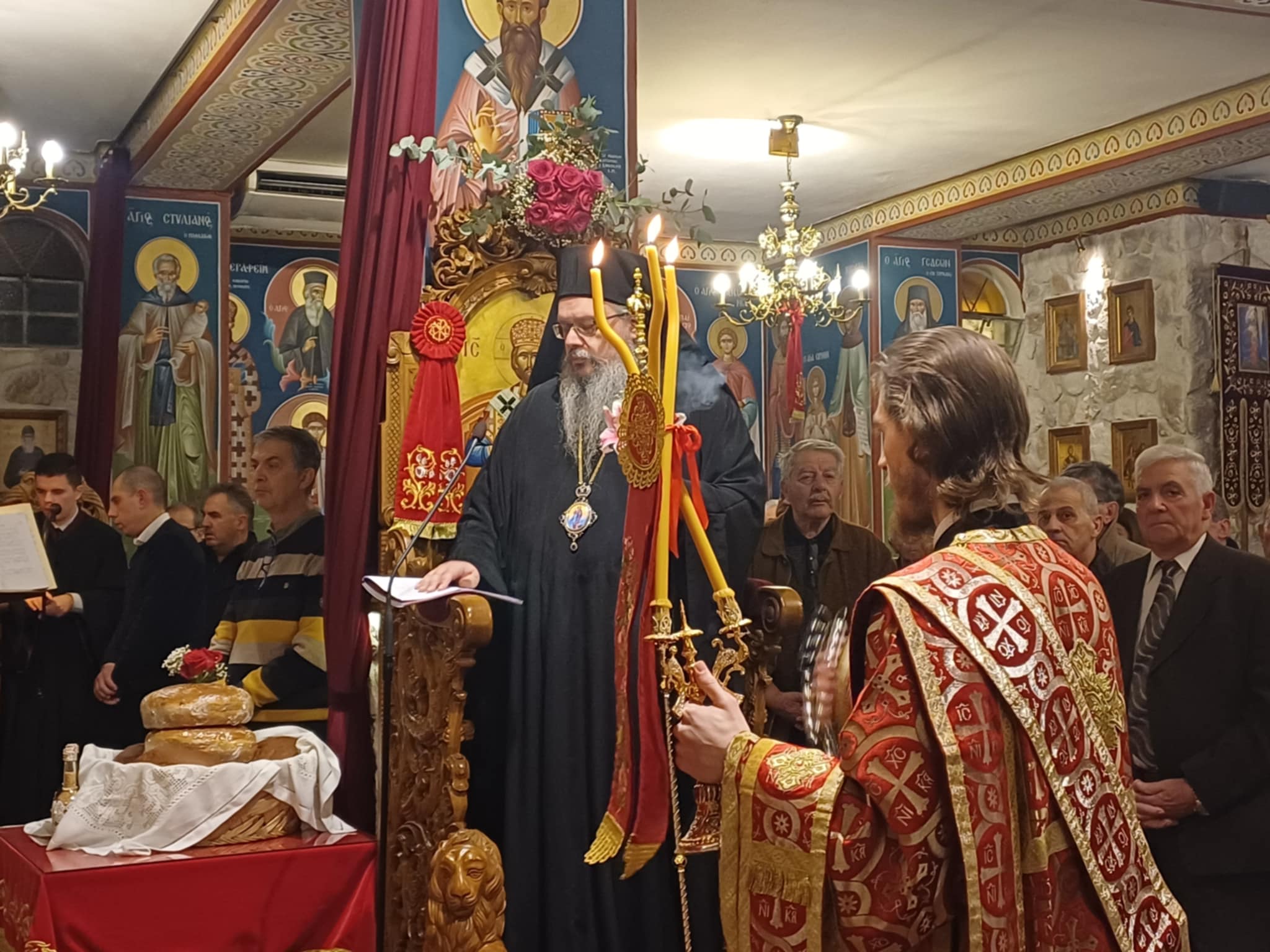 Πλήθος πιστών στο Μητροπολιτικό Παρεκκλήσιο της Αγίας Αικατερίνης, στην περιοχή του Αλκαζάρ (ΦΩΤΟ)