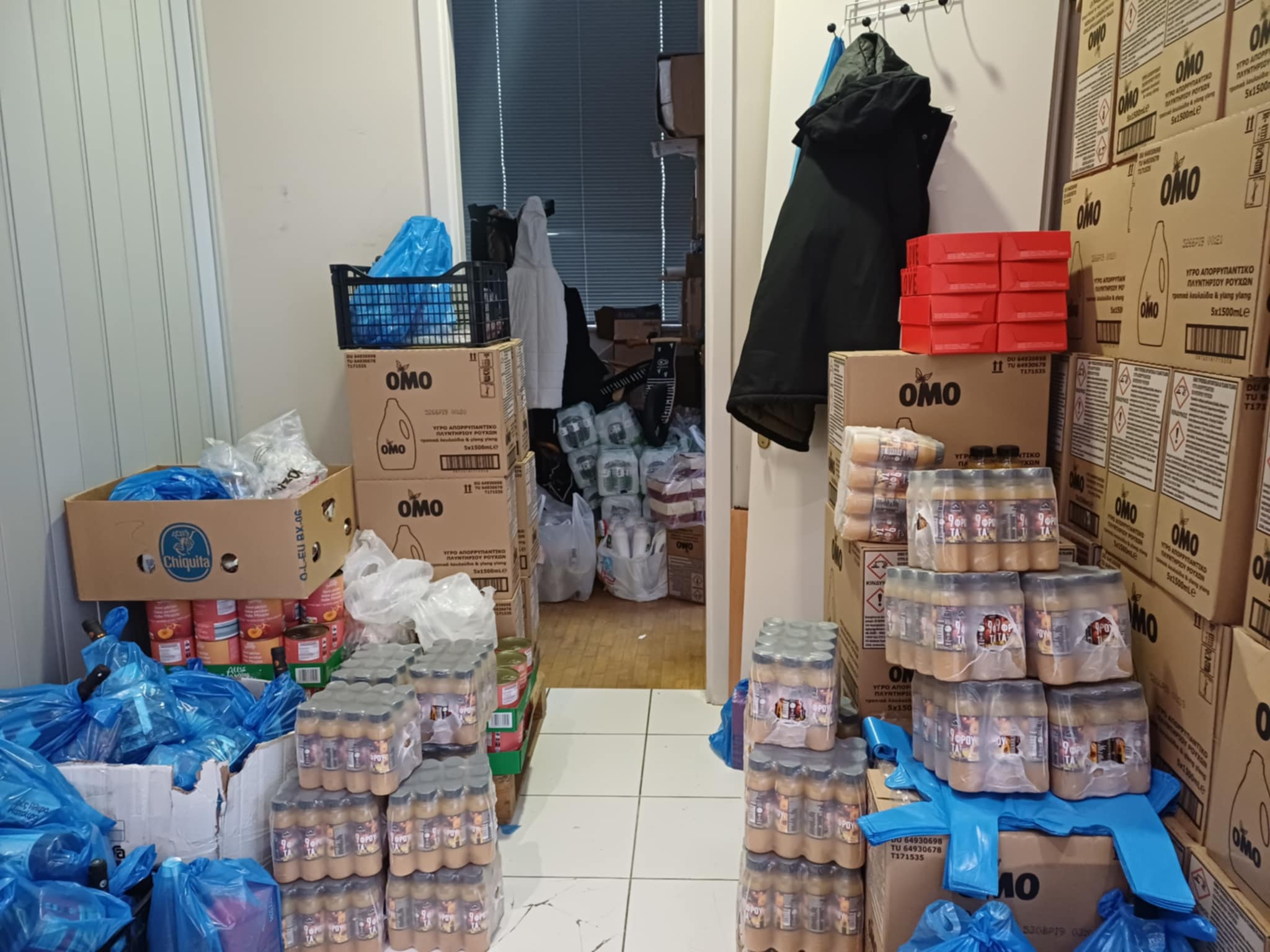 Ξεκίνησε η διανομή του χριστουγεννιάτικου πακέτου του Κοινωνικού Παντοπωλείου του Δήμου Λαρισαίων (ΦΩΤΟ)