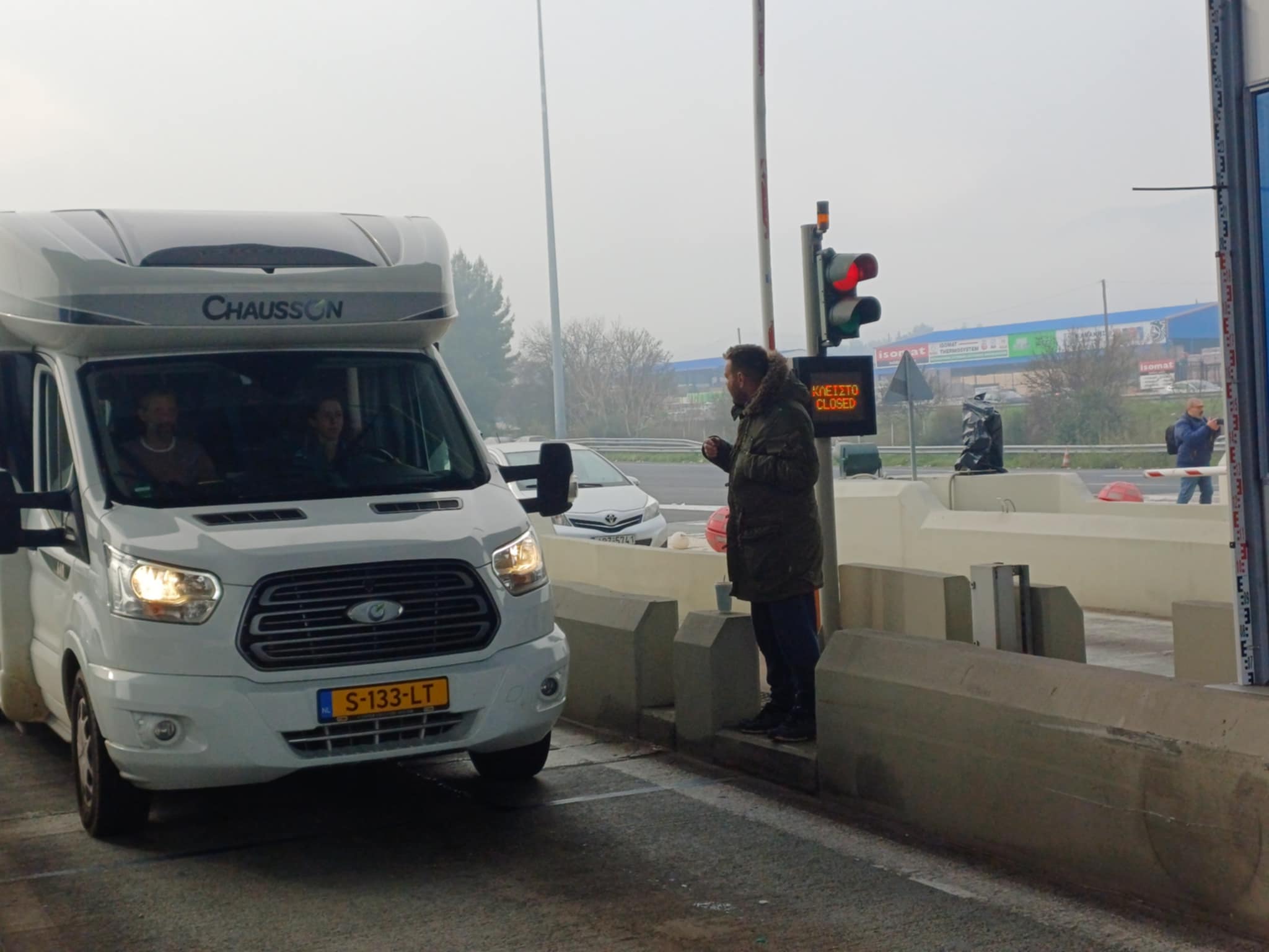 Άνοιξαν τις μπάρες των διοδίων στο Μακρυχώρι οι αγρότες του μπλόκου της Νίκαιας (ΦΩΤΟ)