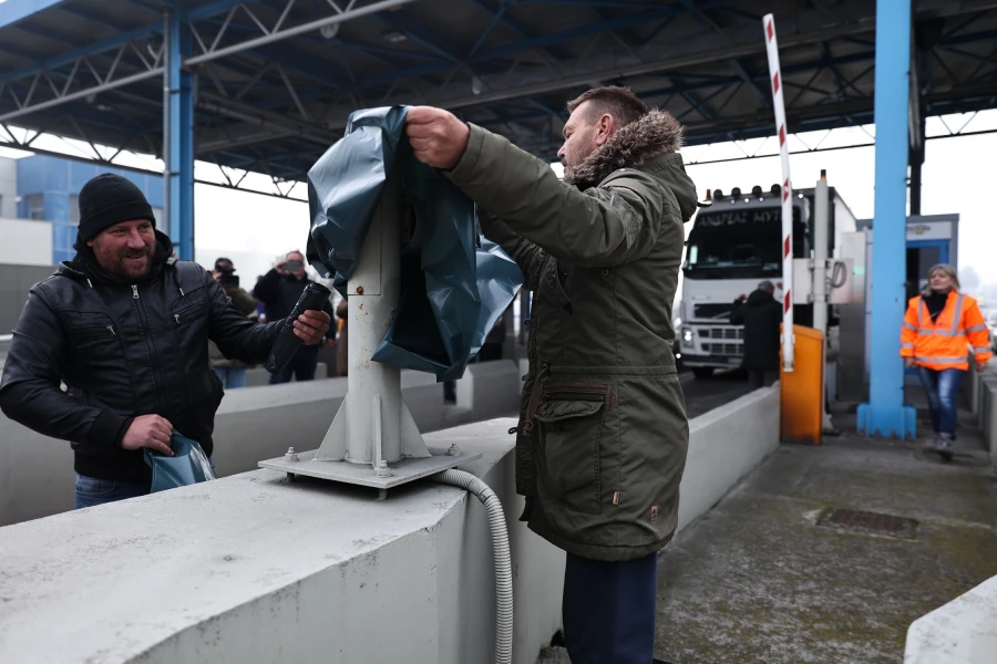 Τις μπάρες στα διόδια του Ε-65 σήκωσαν οι αγρότες από το μπλόκο της Καρδίτσας (ΦΩΤΟ - ΒΙΝΤΕΟ)