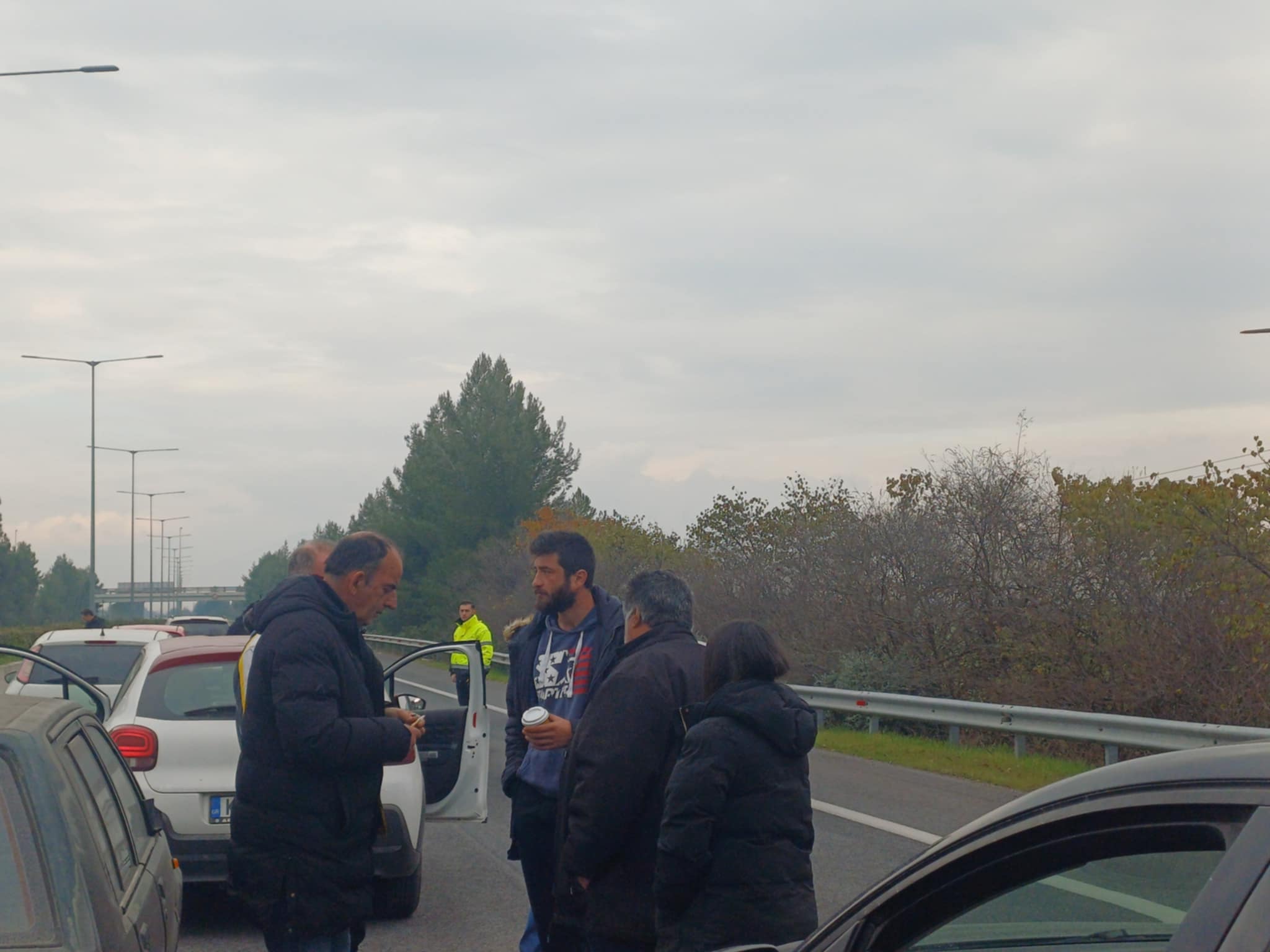 Καθ- οδόν οι αγρότες με δεκάδες τρακτέρ για να κλείσουν τη σήραγγα των Τεμπών, για τα φορτηγά (ΦΩΤΟ+video)