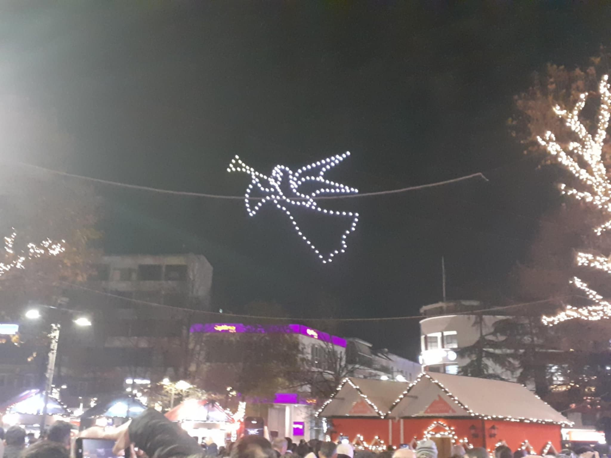 Με drone show και χριστουγεννιάτικες μελωδίες γιόρτασε η Λάρισα την παραμονή Χριστουγέννων (ΦΩΤΟ+βίντεο)