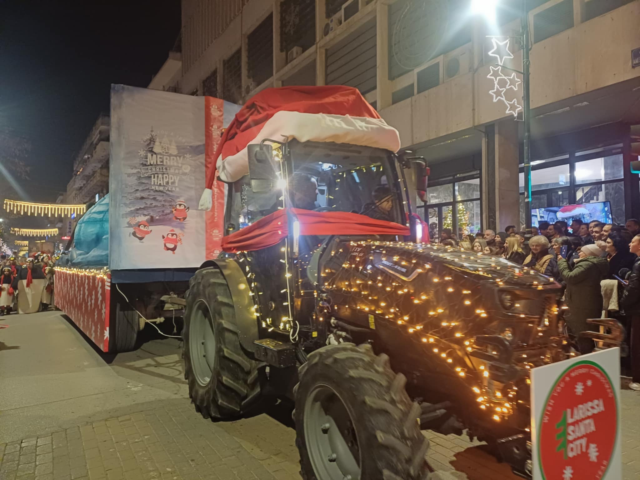 Φαντασμαγορικό θέαμα στη Χριστουγεννιάτικη παρέλαση της Λάρισας (ΦΩΤΟ) -Ζωντανη μετάδοση από Θεσσαλία TV