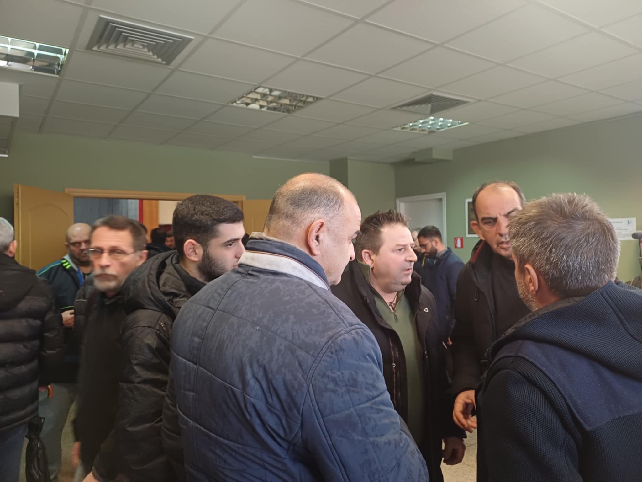 Όλα -έτοιμα για τη σύσκεψη τςη πανελλαδικής - δεκάδες αγρότες από 50 μπλόκα στη Νίκαια (ΦΩΤΟ)