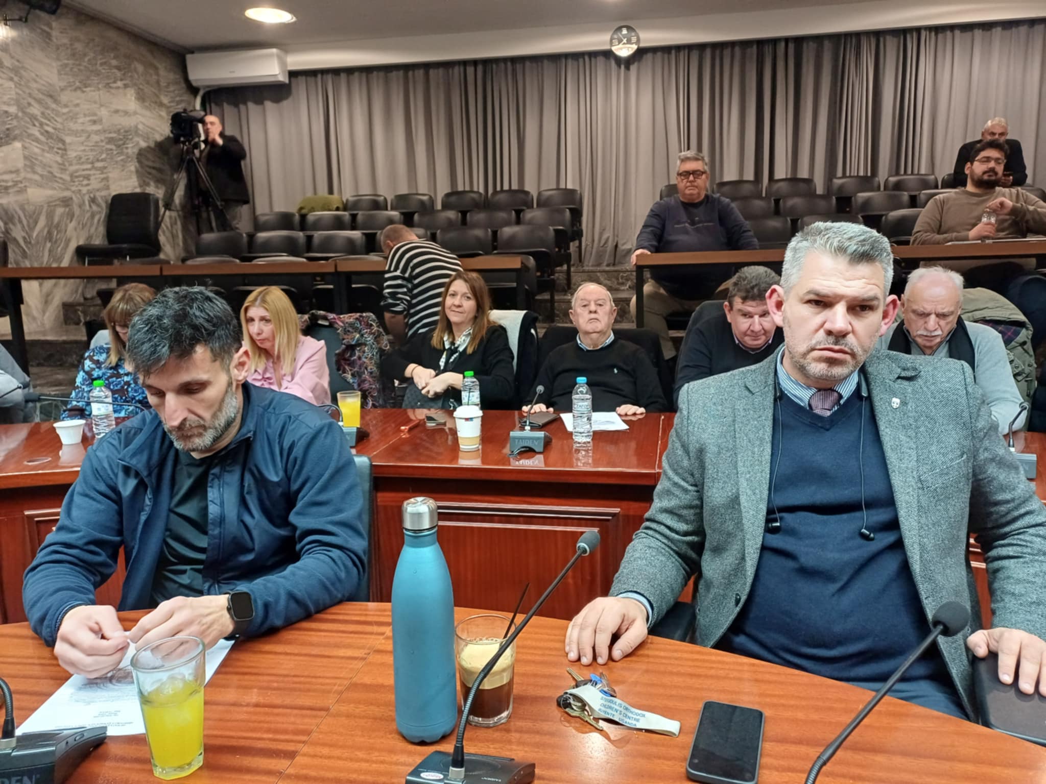 Συνεδρίασε το δημοτικό συμβούλιο Λάρισας με 16 θέματα στην ημερήσια διάταξη- ενός λεπτού σιγή στην έναρξη (ΦΩΤΟ)