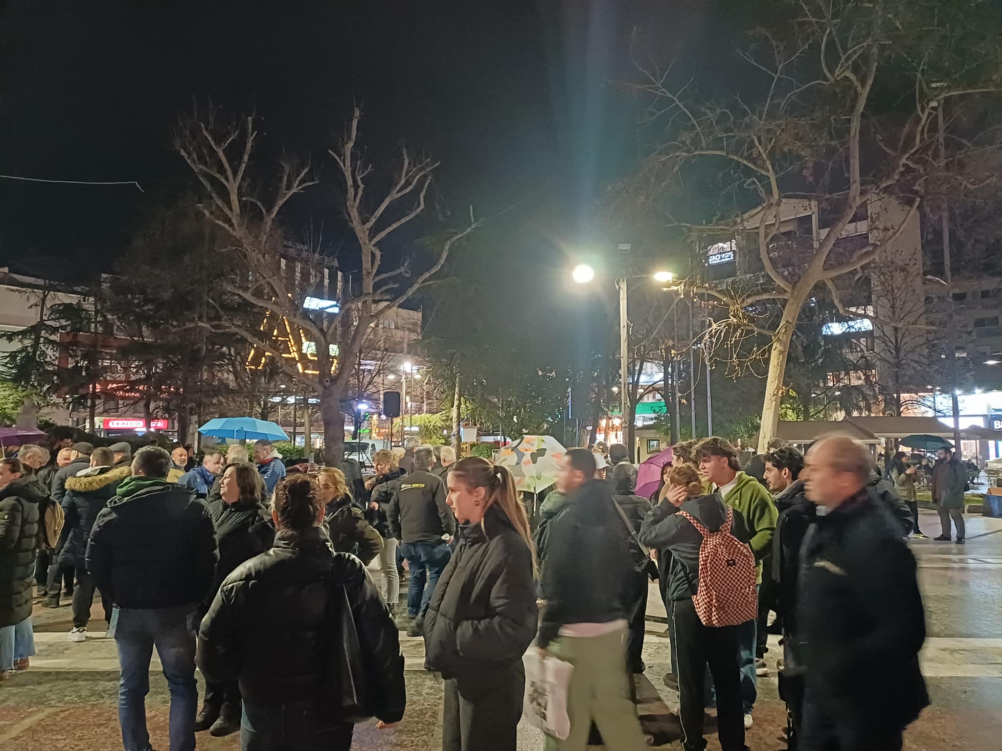 Ξεσήκωσαν το κέντρο της Λάρισας τα τρακτερ των αγροτών- προέρτια για το συλλαλητήριο της Παρτασκευής στην Αθήνα (ΦΩΤΟ+video)