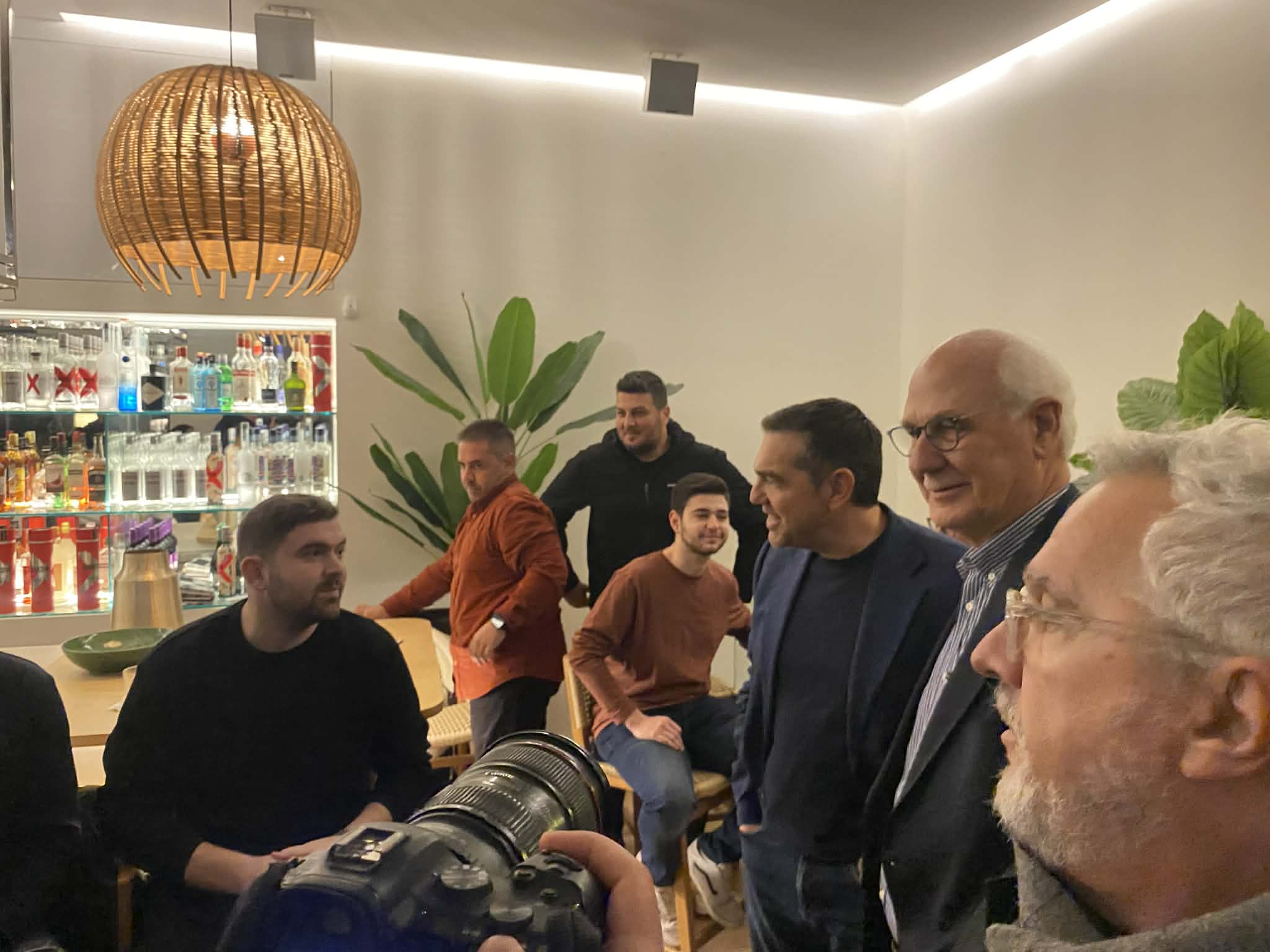 Στη Λάρισα από σήμερα το απόγευμα με βόλτα στις καφετέριες ο Αλέξης Τσίπρας