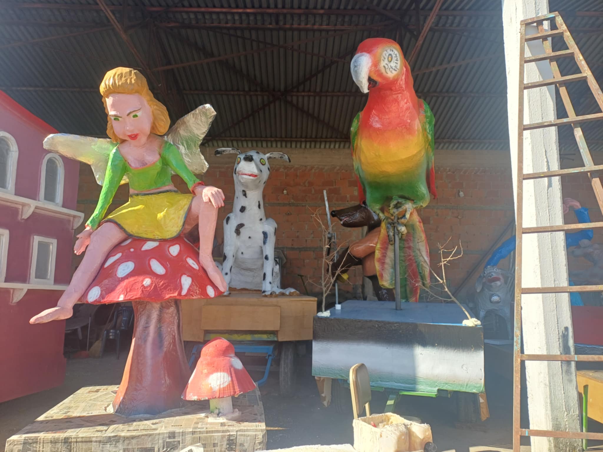 Πυρετώδεις προετοιμασίες για το Τυρναβίτικο Καρναβάλι 2026 (ΦΩΤΟ)