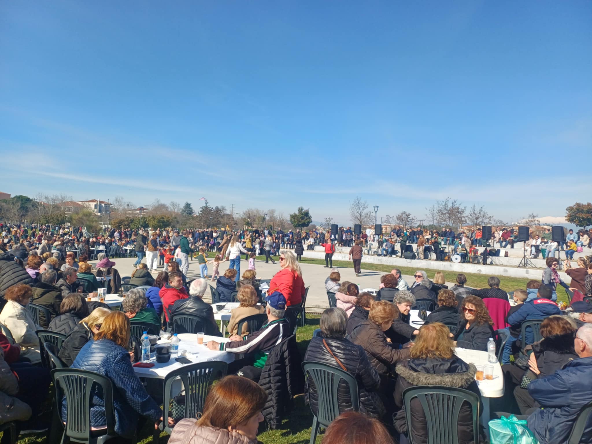 Χιλιάδες Λαρισαίοι στο Πάρκο των Χρωμάτων για τα Κούλουμα (ΦΩΤΟ+video)