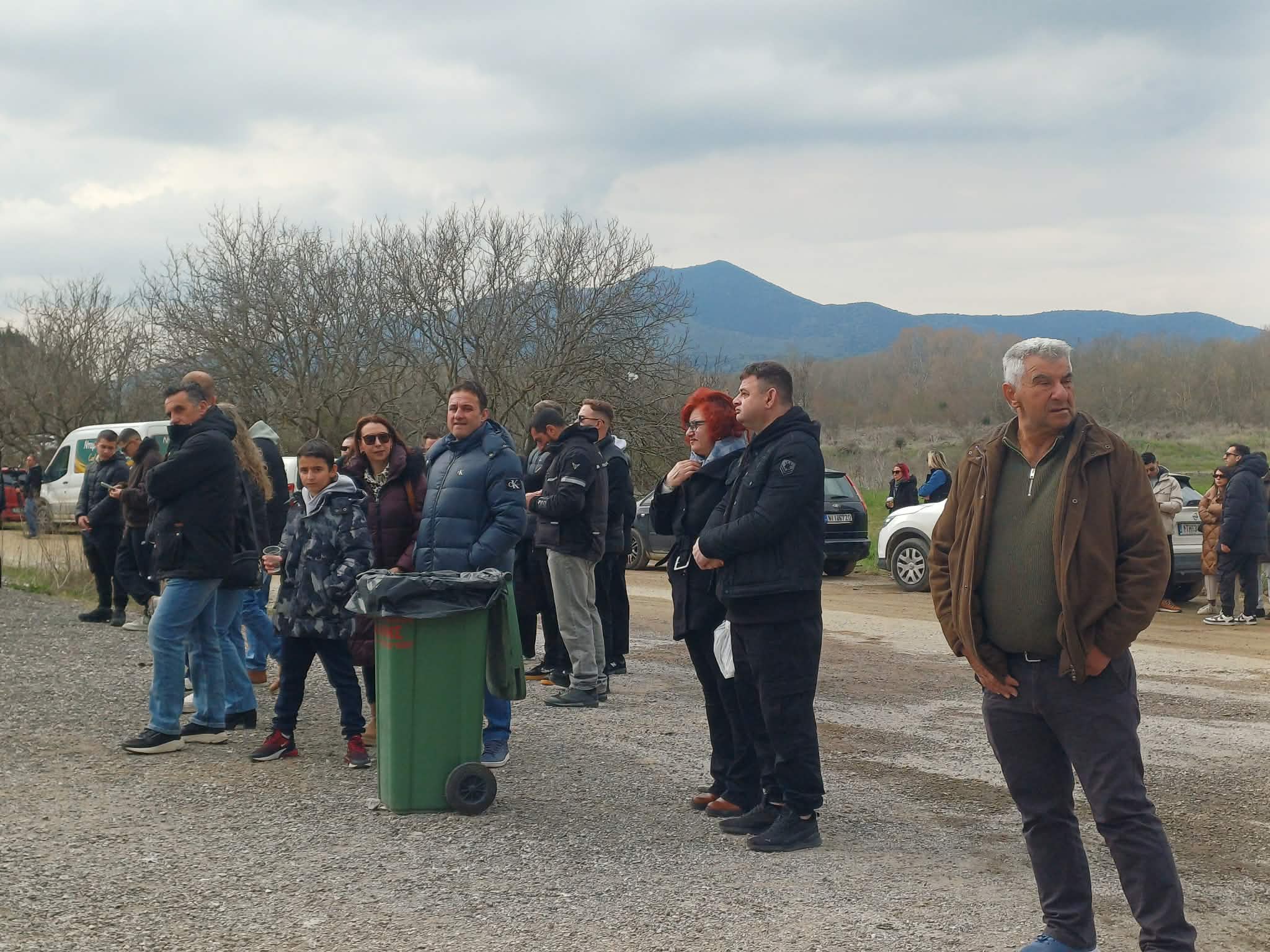 Βουβός πόνος και θλίψη από τους συγγενείς σήμερα με τη συμπλήρωση τριών χρόνων στον τόπο της τραγωδίας των Τεμπών (ΦΩΤΟ+video