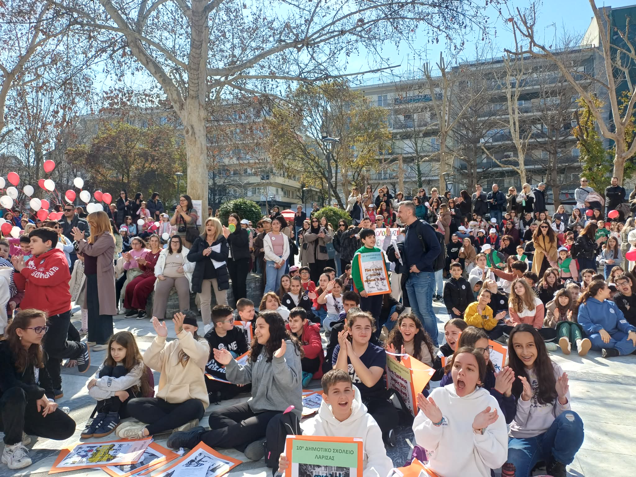 Δυνατό μήνυμα κατά της σχολικής βίας έστειλαν οι μαθητές της Λάρισας (ΦΩΤΟ)