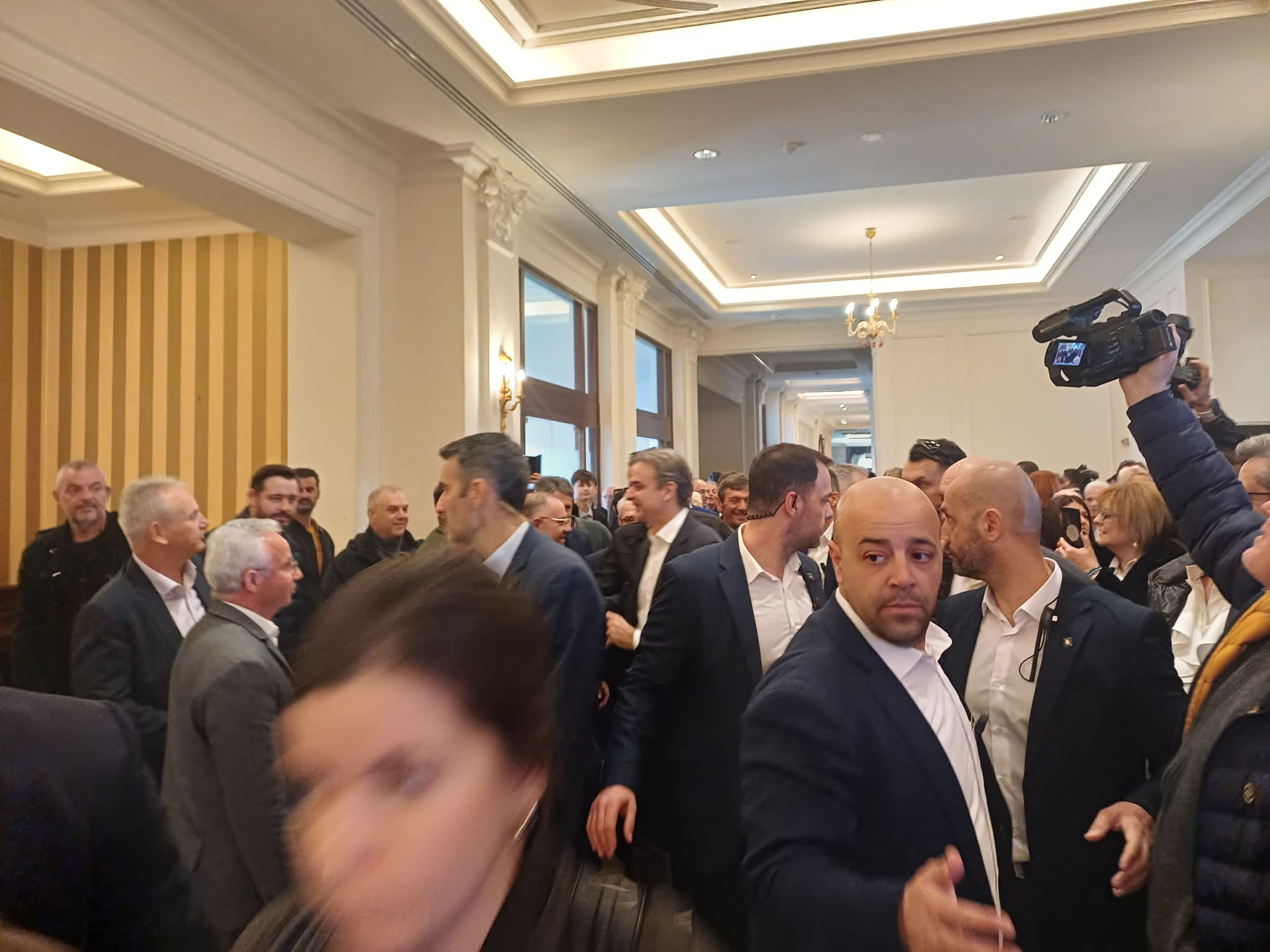 Συνάντηση αγροτών των μπλόκων με Μητσοτάκη στη Λάρισα (ΦΩΤΟ)