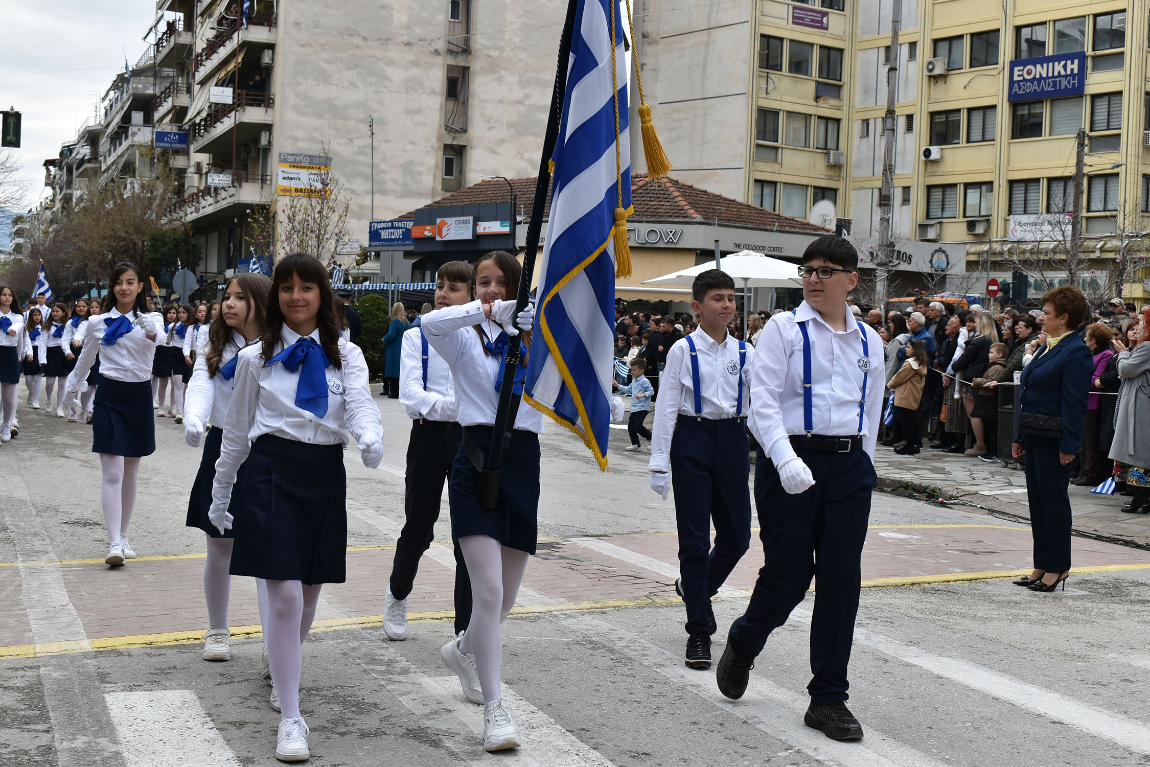 Μεγαλειώδης παρέλαση στην Καρδίτσα (ΦΩΤΟ - ΒΙΝΤΕΟ)