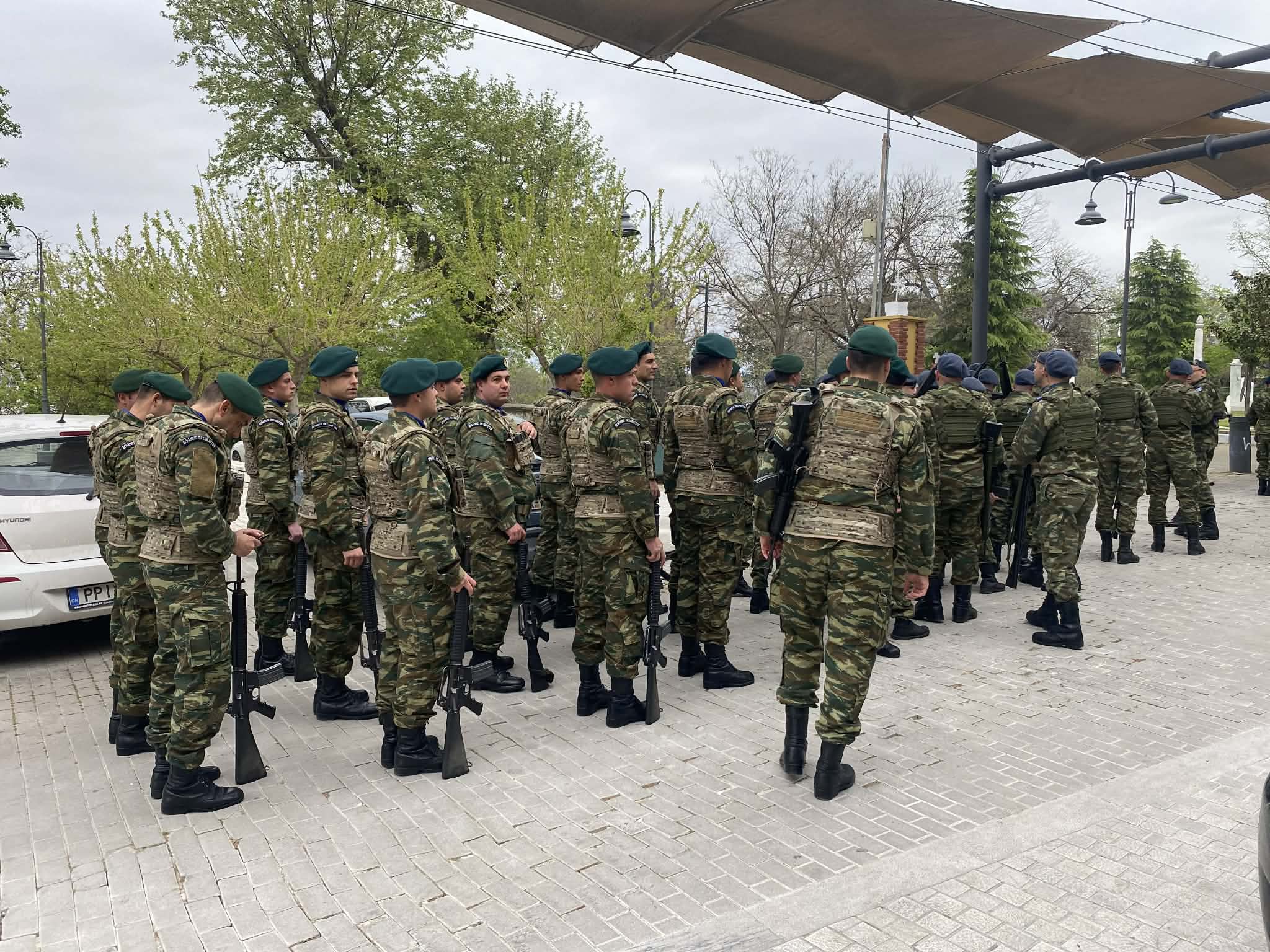 Κοσμοσυρροή στον Αγιο Αχίλλιο για την πρώτη Ανάσταση (εικόνες)