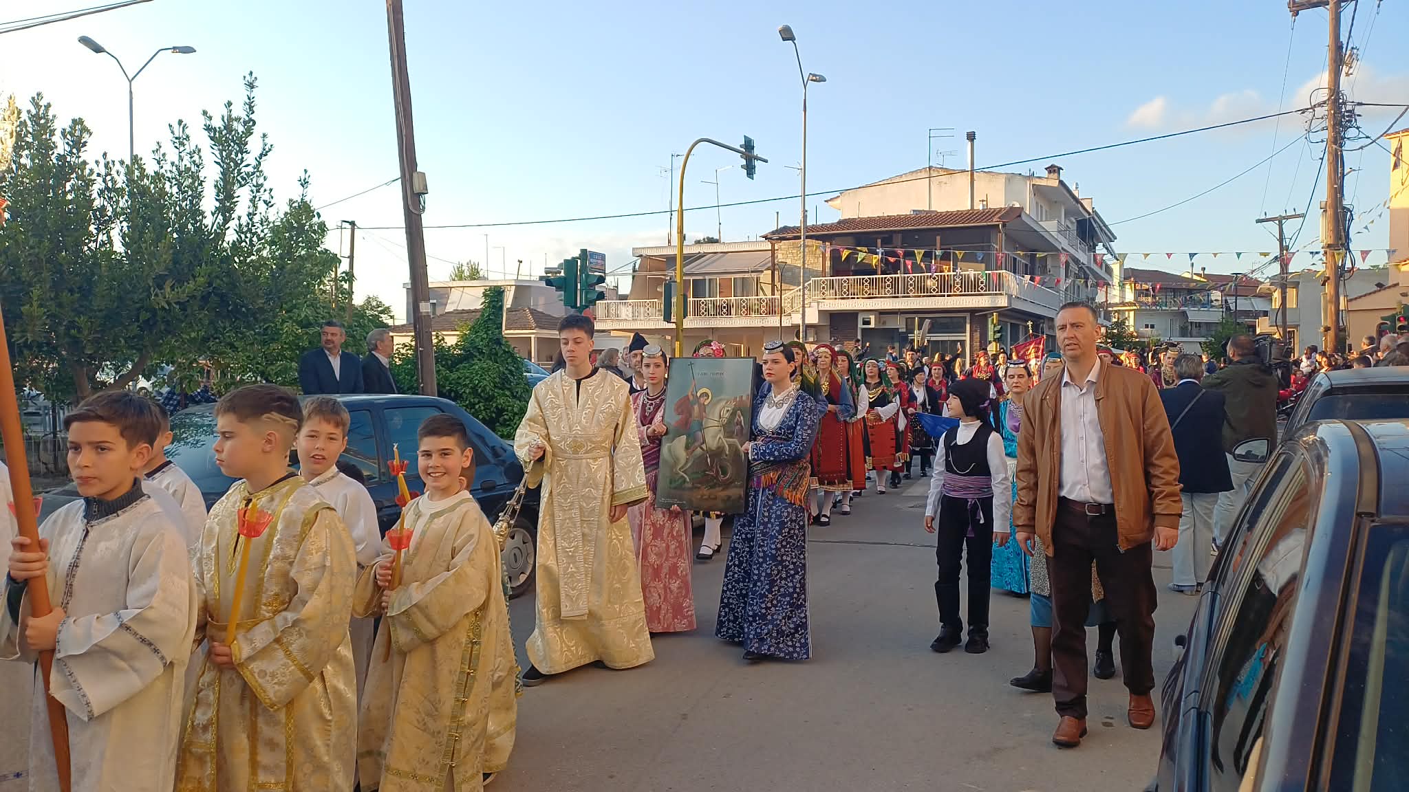 Με άλογα η περιφορά της εικόνας και στον Άγιο Γεώργιο Γιάννουλης-πλήθος πιστών στον εσπερινό (ΦΩΤΟ+video)