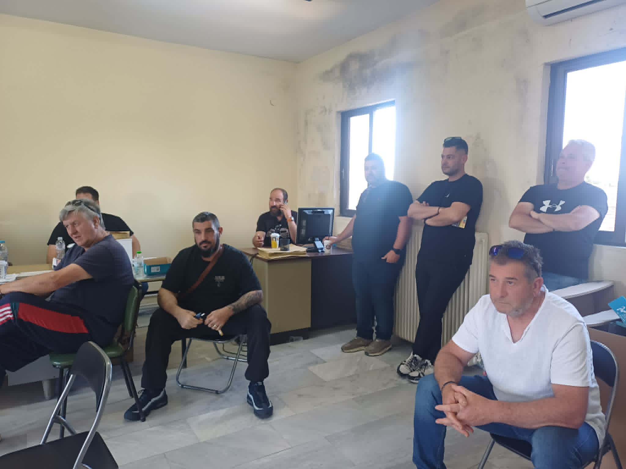 Γενική συνέλευση στον Αγροτικό Σύλλογο Πλατυκάμπου - Οργή αγροτών για καθυστερήσεις πληρωμών (ΦΩΤΟ)