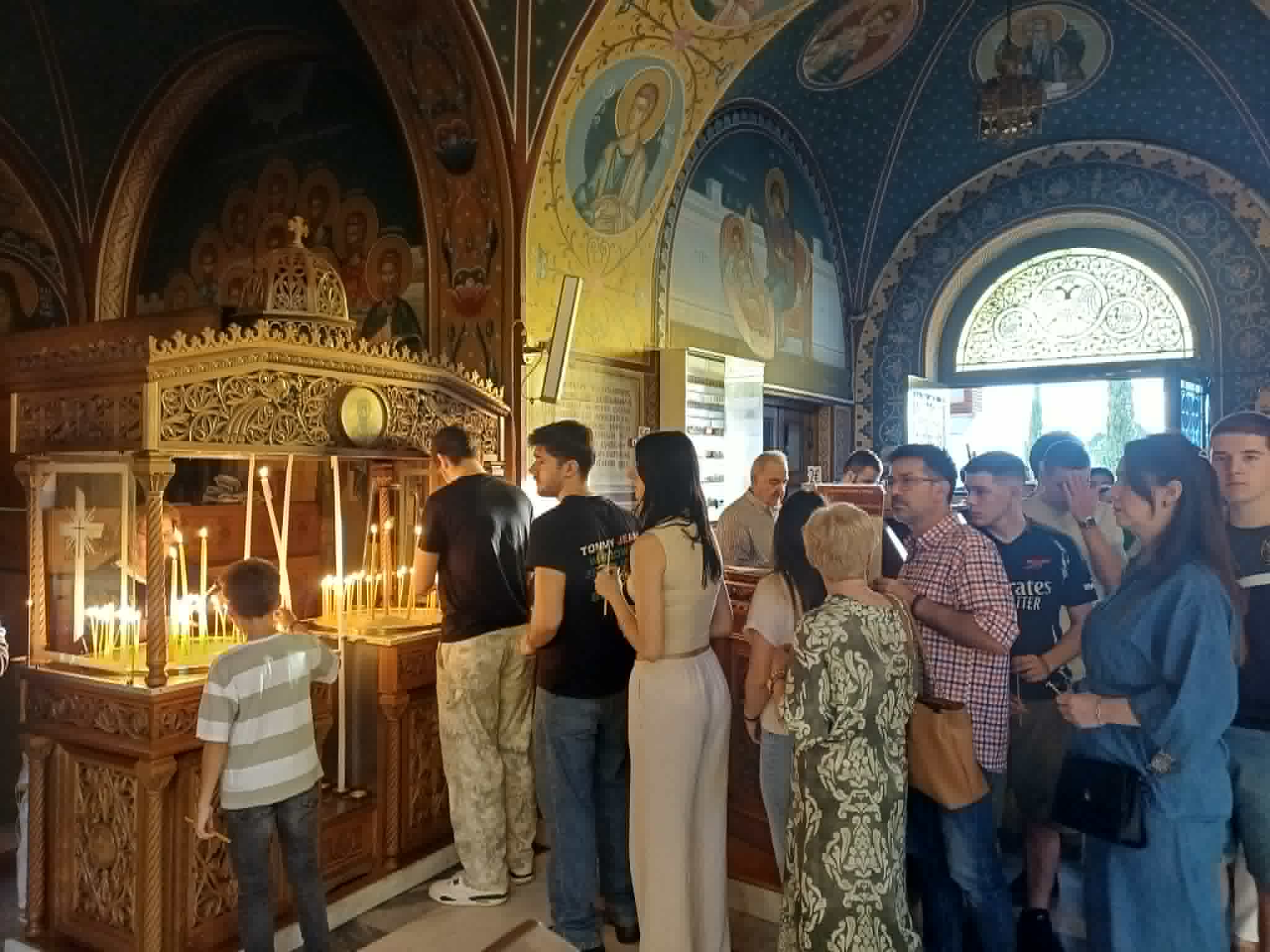 Πλήθος μαθητών και γονέων στην Παράκληση για τις Πανελλαδικές στον Άγιο Αχίλλιο (ΦΩΤΟ)
