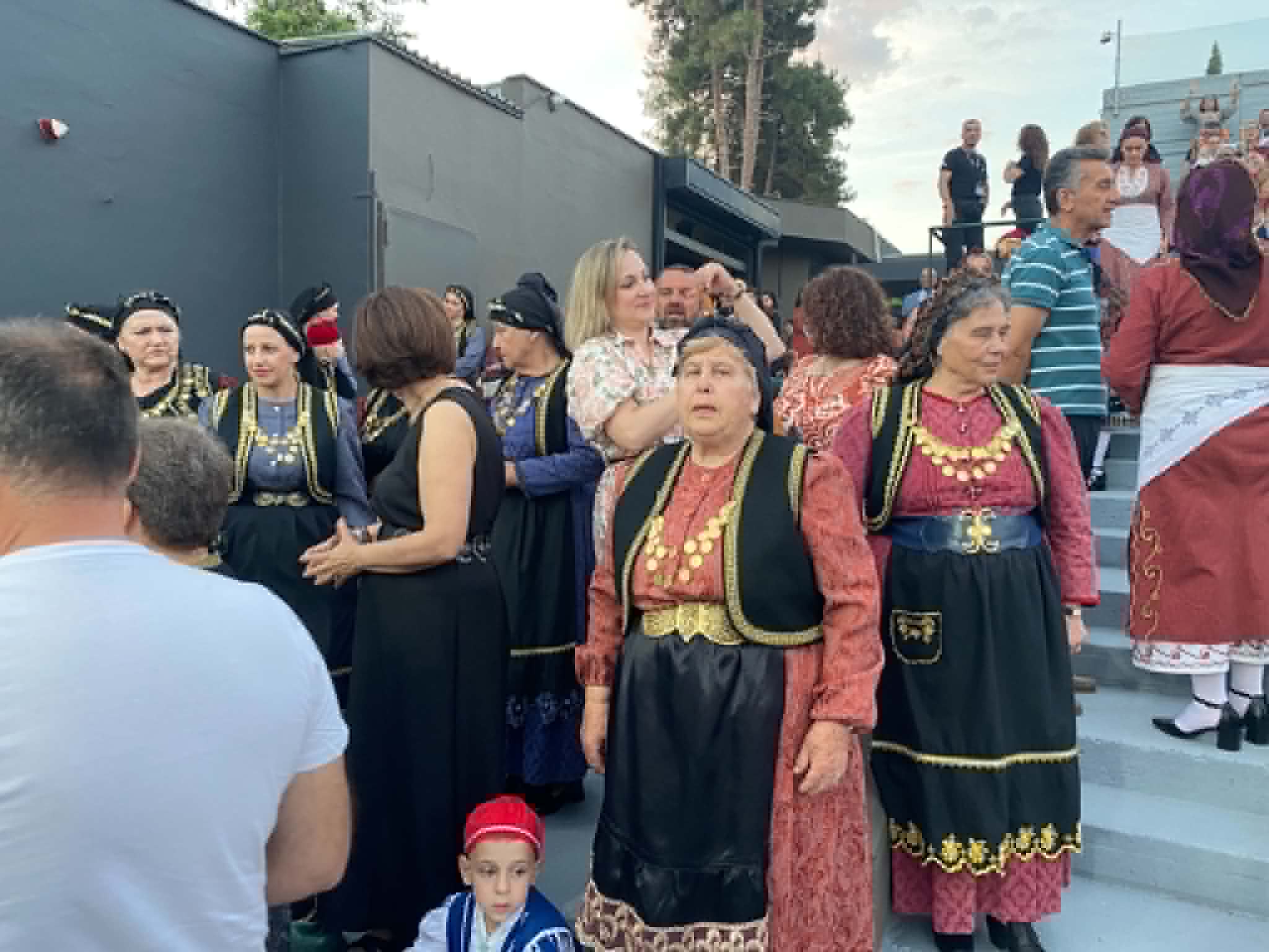 Πλήθος κόσμου στο μεγάλο αφιέρωμα στη λαογραφία στο Κηποθέατρο Αλκαζάρ (ΦΩΤΟ)