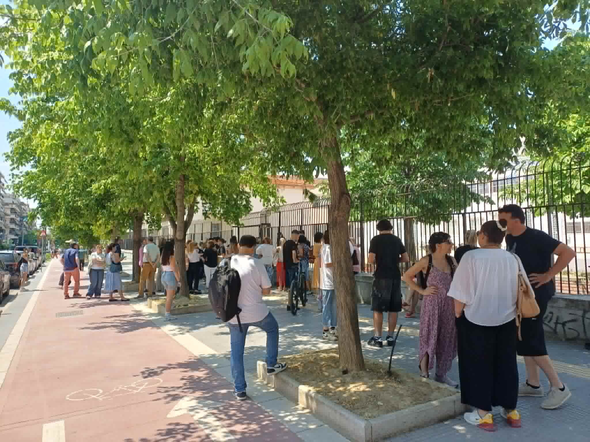 Φινάλε των εξετάσεων σήμερα για τα ΓΕΛ και ανακούφιση για τους υποψηφίους στη Λάρισα (ΦΩΤΟ)