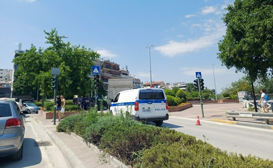 Αναστα΄τωση από τροχαίο στον κυκλικό κόμβο στη γέφυρα Αλκαζαρ- φορτηγό συγκρούστηκε με ΙΧ (ΦΩΤΟ)