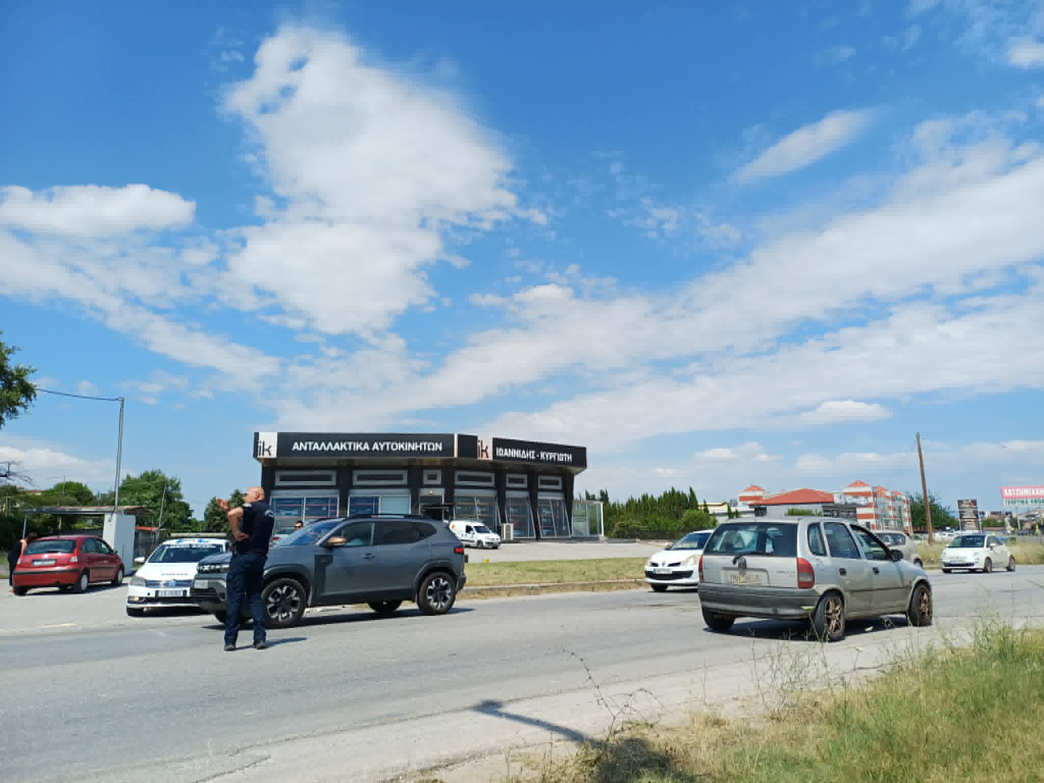 Τροχαίο στην περιφερειακή Τρικάλων στη Λάρισα με 4 τραυματίες (ΦΩΤΟ)