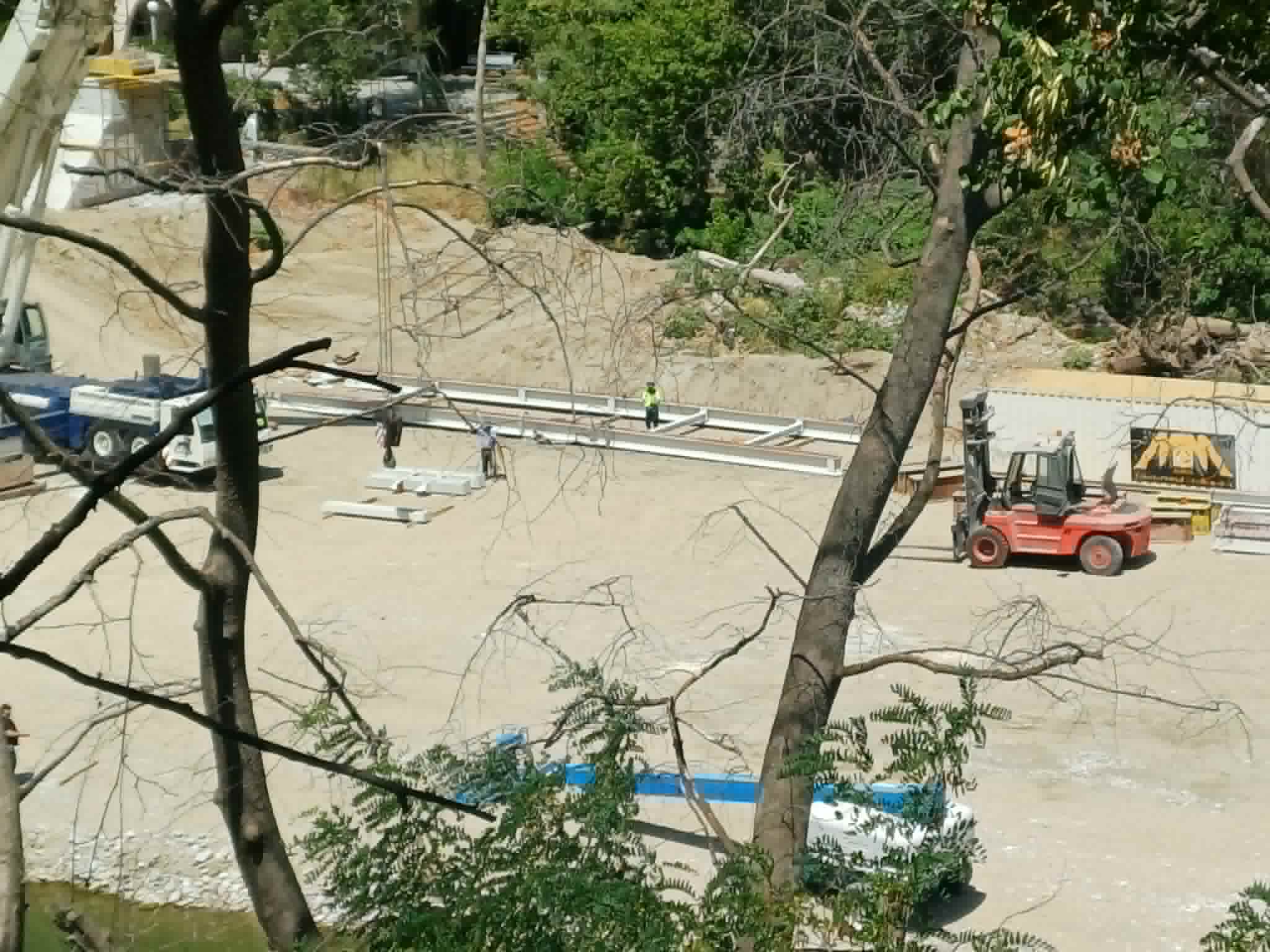 Μπήκε το πρώτο υπόβαθρο για τη γέφυρα της Αγίας Παρασκευής στα Τέμπη (ΦΩΤΟ)